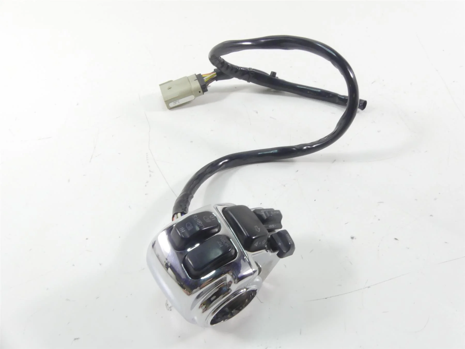 2007 Harley Touring FLHTCU SE CVO Electra Glide Left Control Switch 71682-06A - Image 2