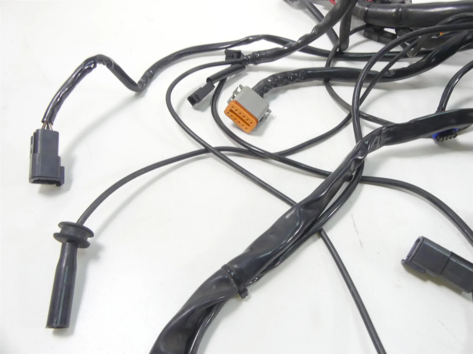 2007 Harley Touring FLHTCU SE CVO Electra Glide Main Wiring Harness 70992-07 - Image 4