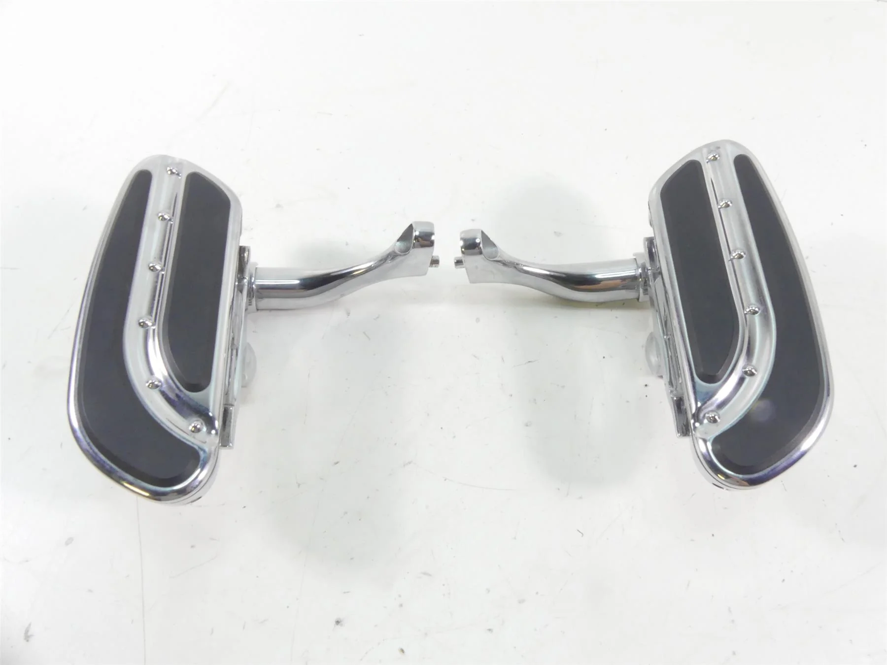 2007 Harley Touring FLHTCU SE CVO Electra Glide Rear Floor Board Set 50700-04
