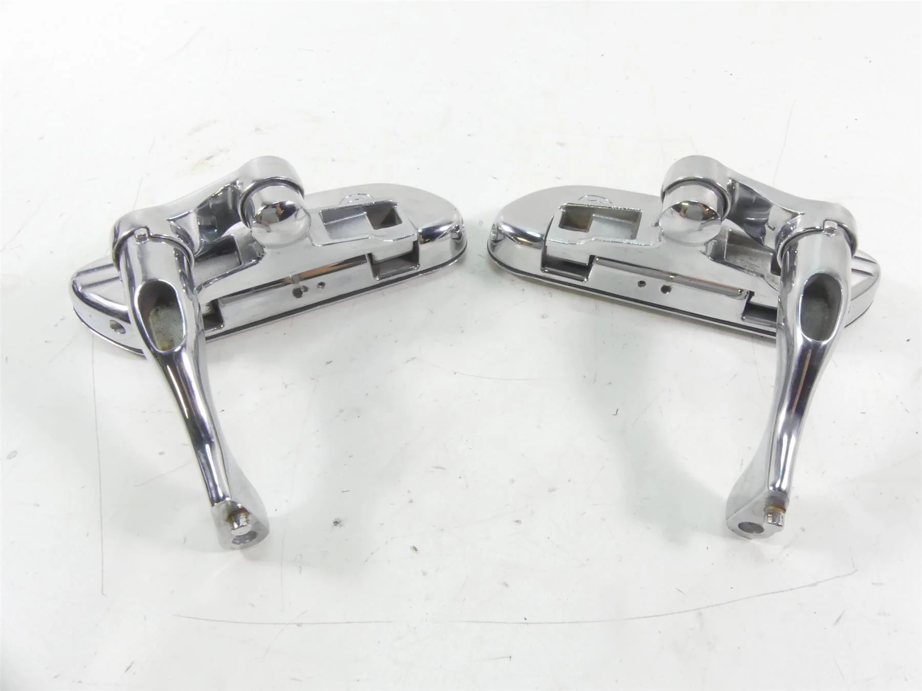 2007 Harley Touring FLHTCU SE CVO Electra Glide Rear Floor Board Set 50700-04 - Image 4
