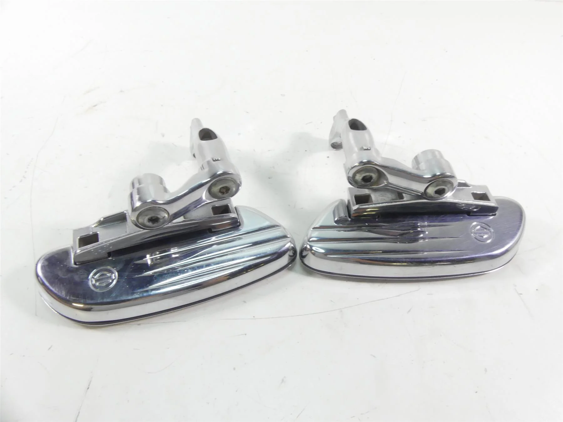 2007 Harley Touring FLHTCU SE CVO Electra Glide Rear Floor Board Set 50700-04 - Image 5