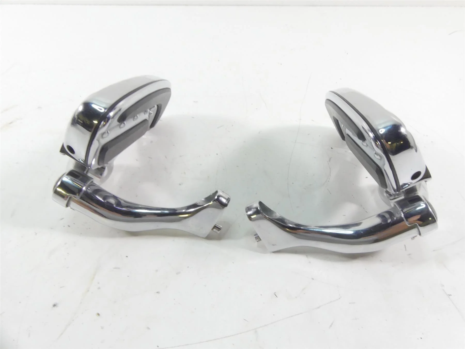 2007 Harley Touring FLHTCU SE CVO Electra Glide Rear Floor Board Set 50700-04 - Image 6