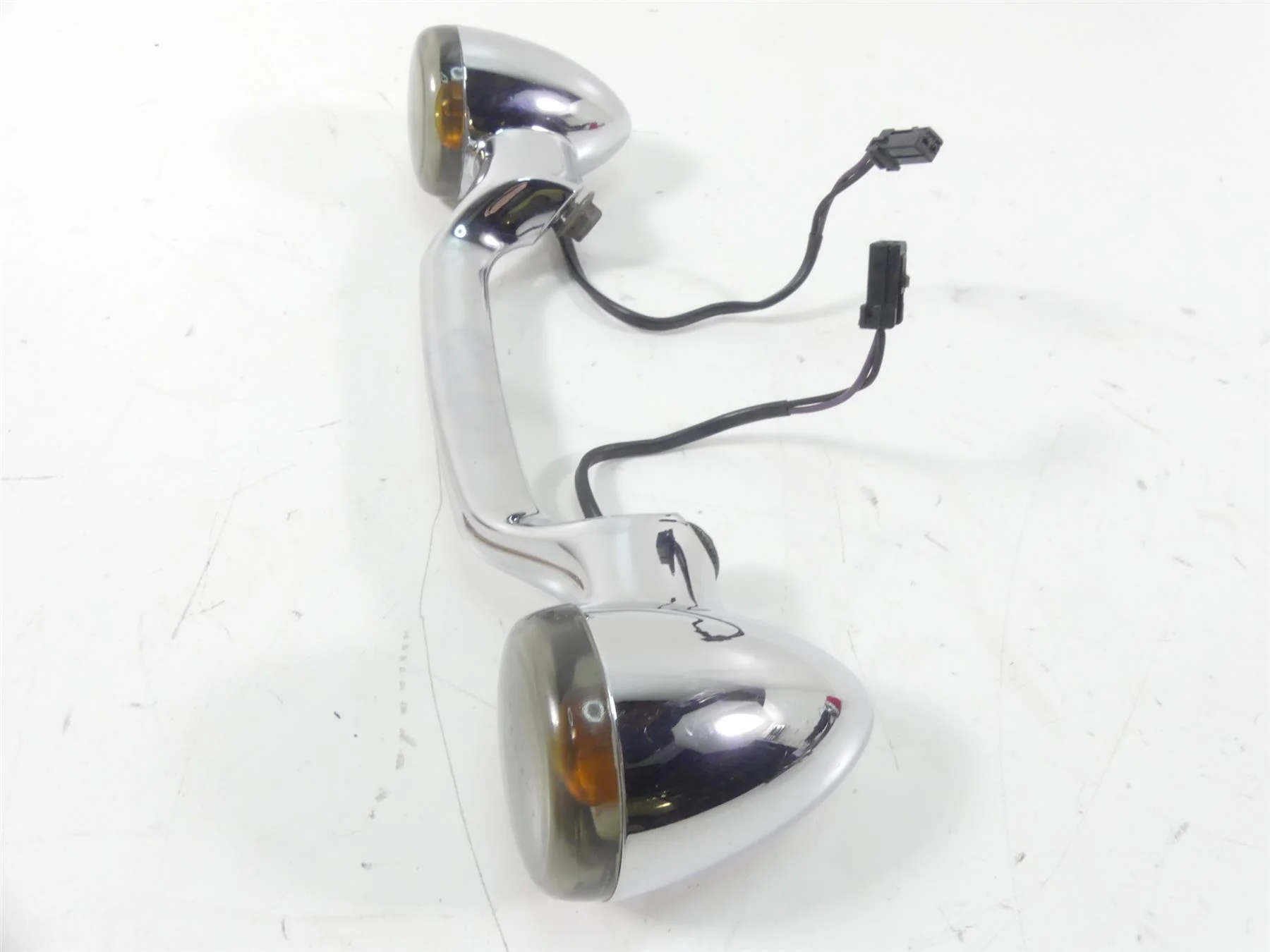2007 Harley Touring FLHTCU SE CVO Electra Glide Rear Smoked Blinker Bar 68997-04 - Image 2