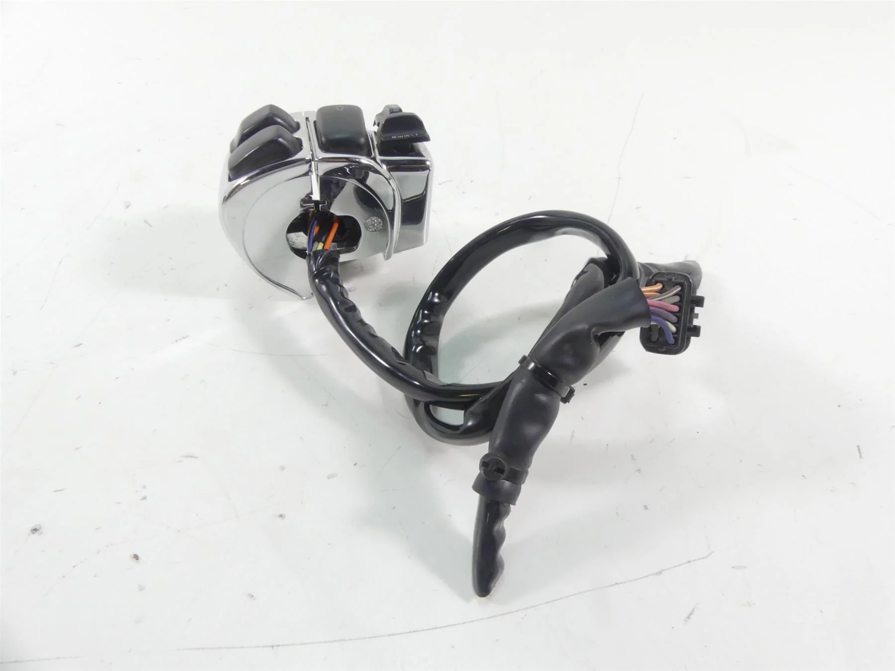 2007 Harley Touring FLHTCU SE CVO Electra Glide Right Control Switch  71684-06A - Image 3