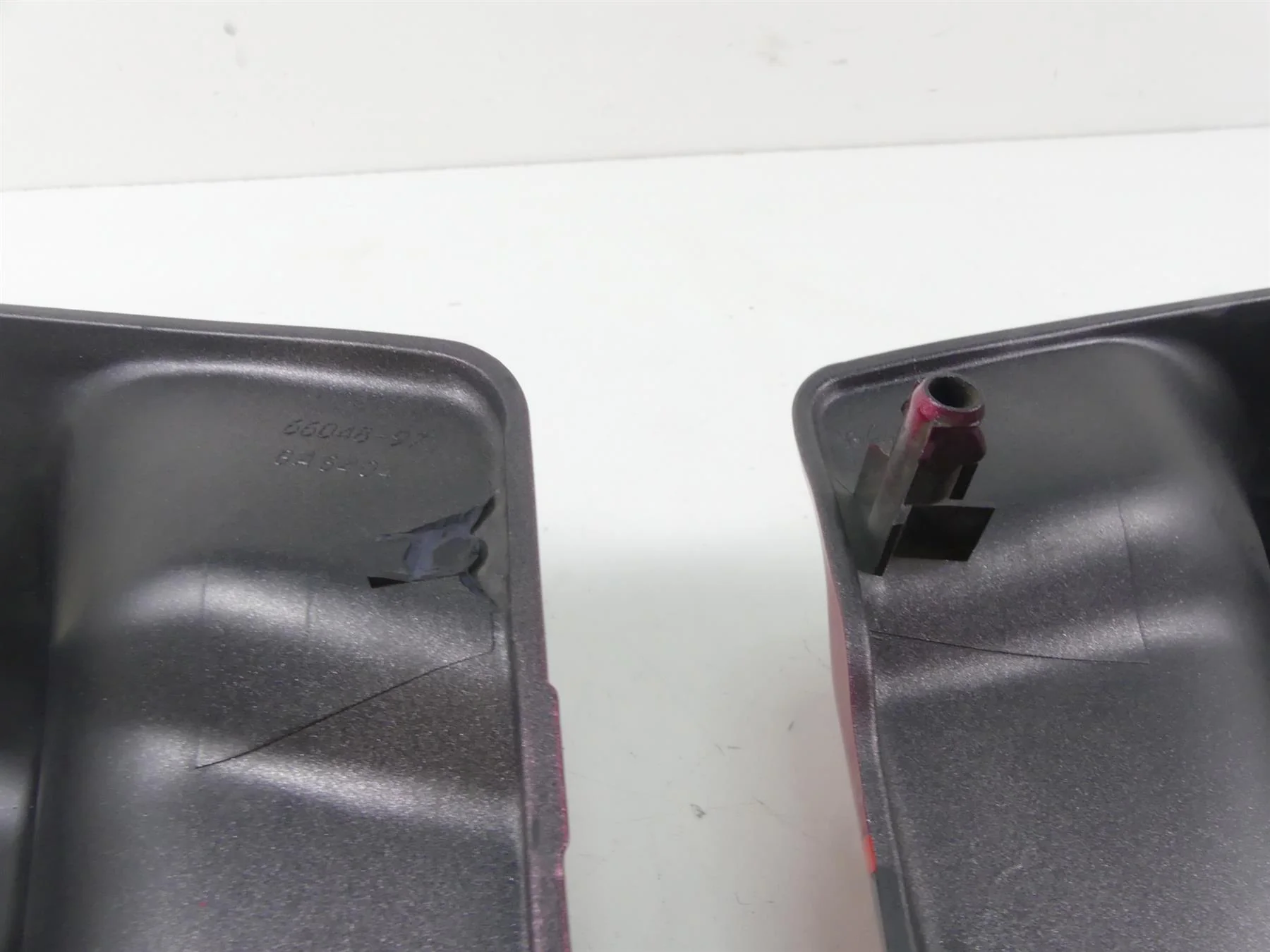 2007 Harley Touring FLHTCU SE CVO Electra Glide Side Cover Set - Read 66048-97 - Image 8