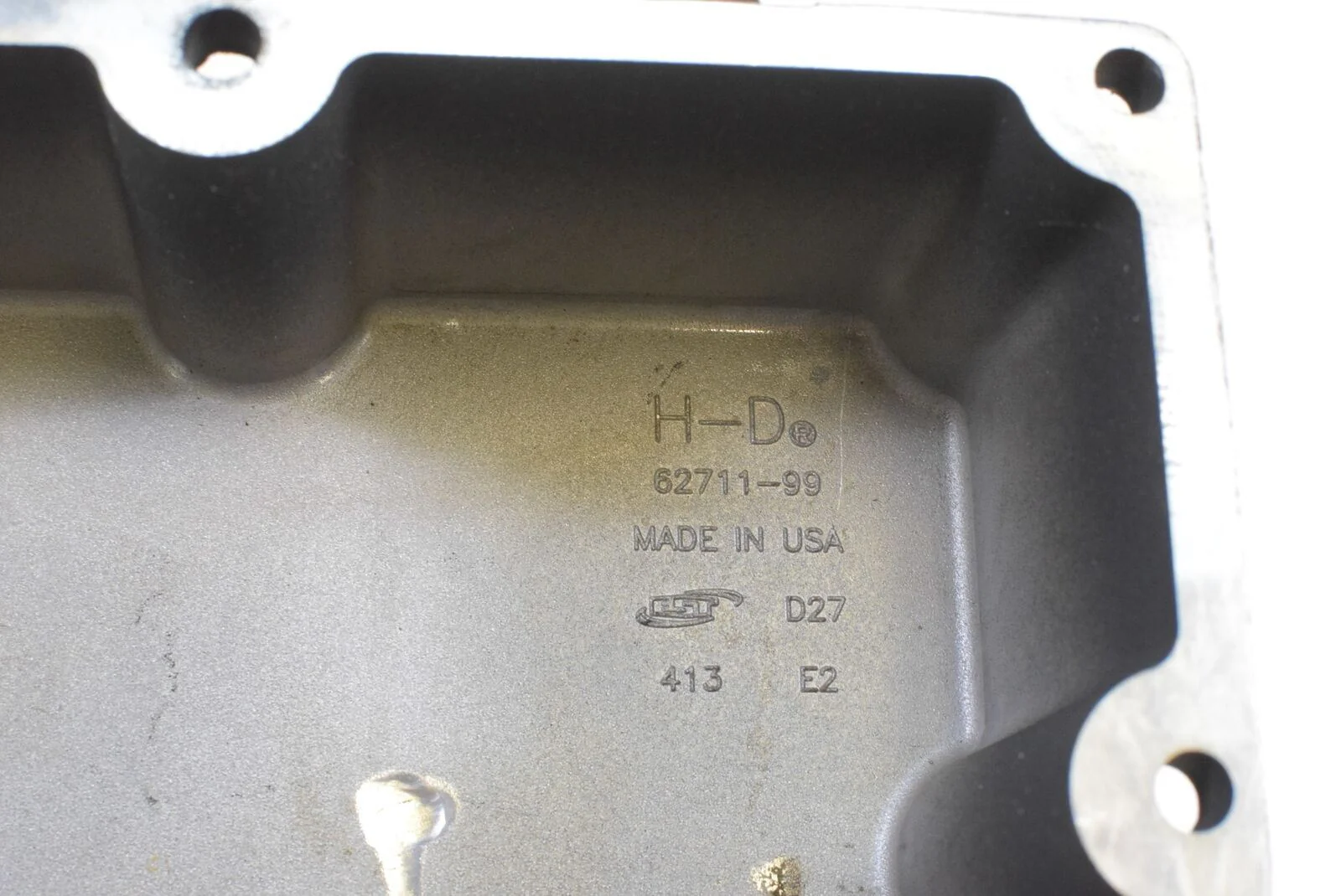 2007 Harley Touring FLHX Street Glide Transmission Oil Pan Cover 62711-99 - Image 11