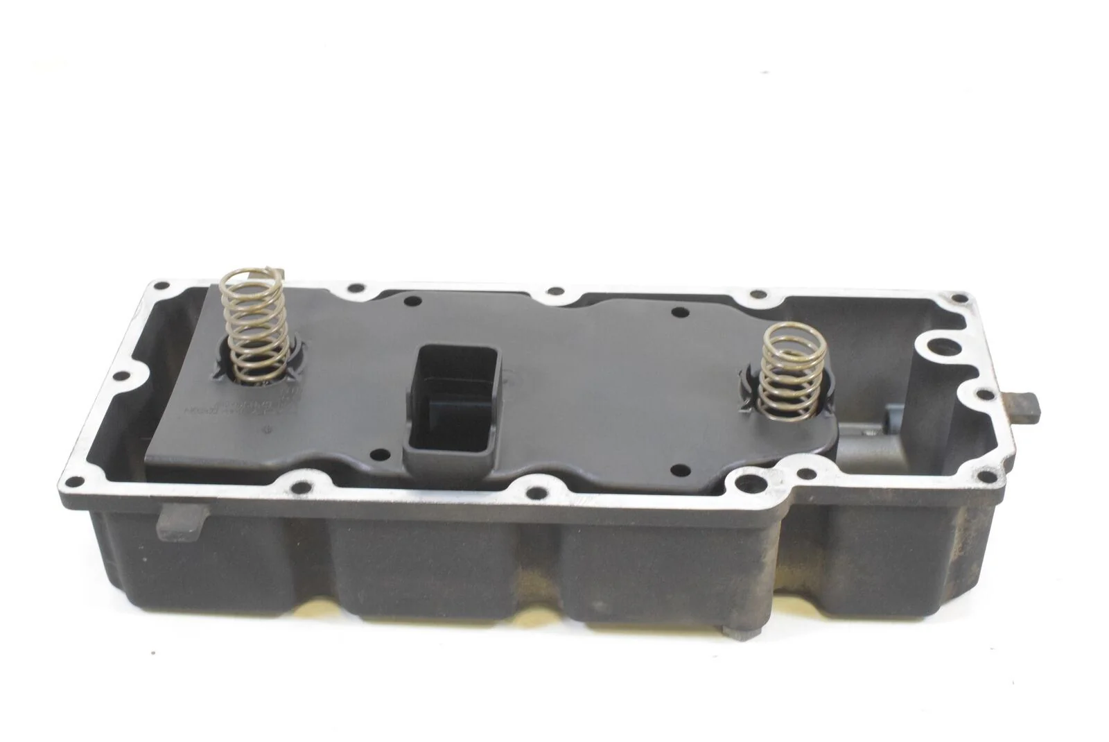 2007 Harley Touring FLHX Street Glide Transmission Oil Pan Cover 62711-99 - Image 3