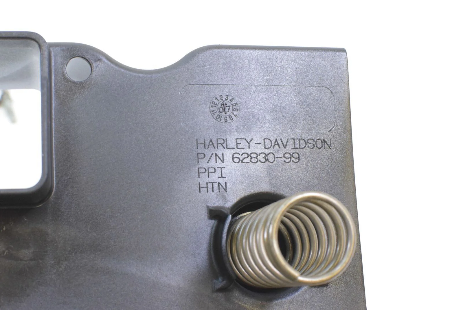 2007 Harley Touring FLHX Street Glide Transmission Oil Pan Cover 62711-99 - Image 7
