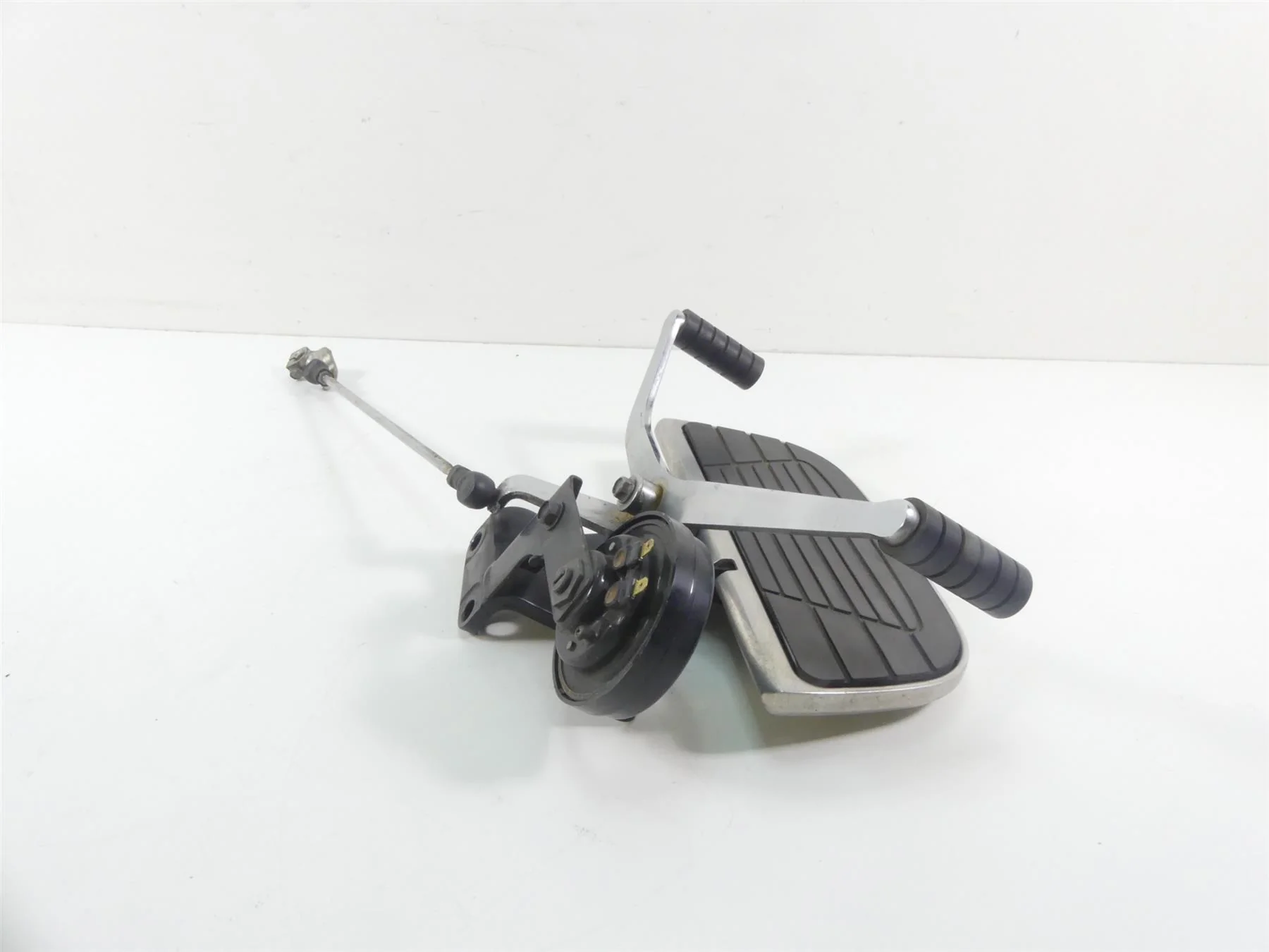 2007 Honda VTX1800 T1 Left Front Floor Board & Shifter Pedal Set 50625-MCV-000 - Image 2