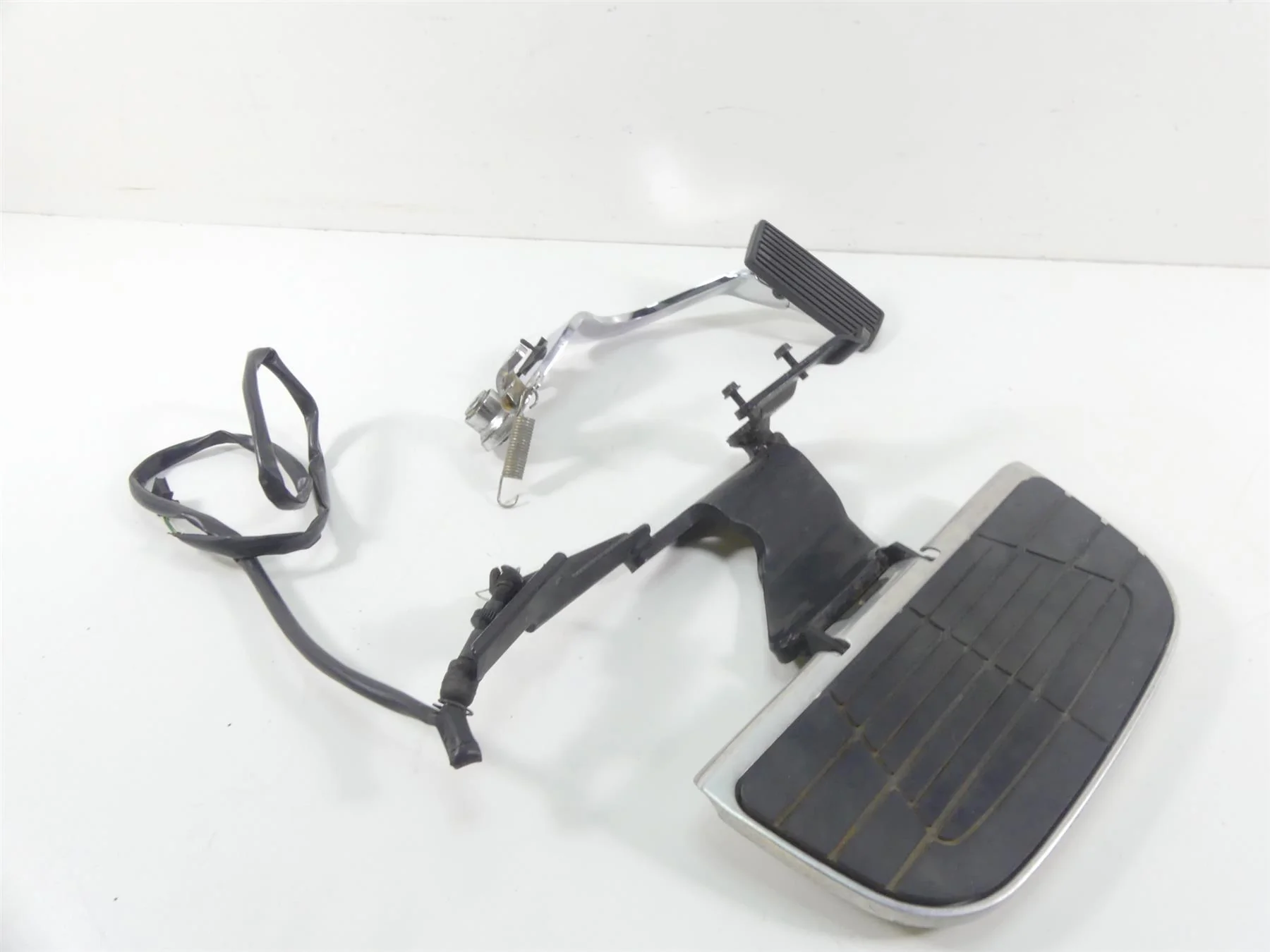 2007 Honda VTX1800 T1 Right Front Floor Board & Brake Pedal Set 50615-MCV-000 - Image 3