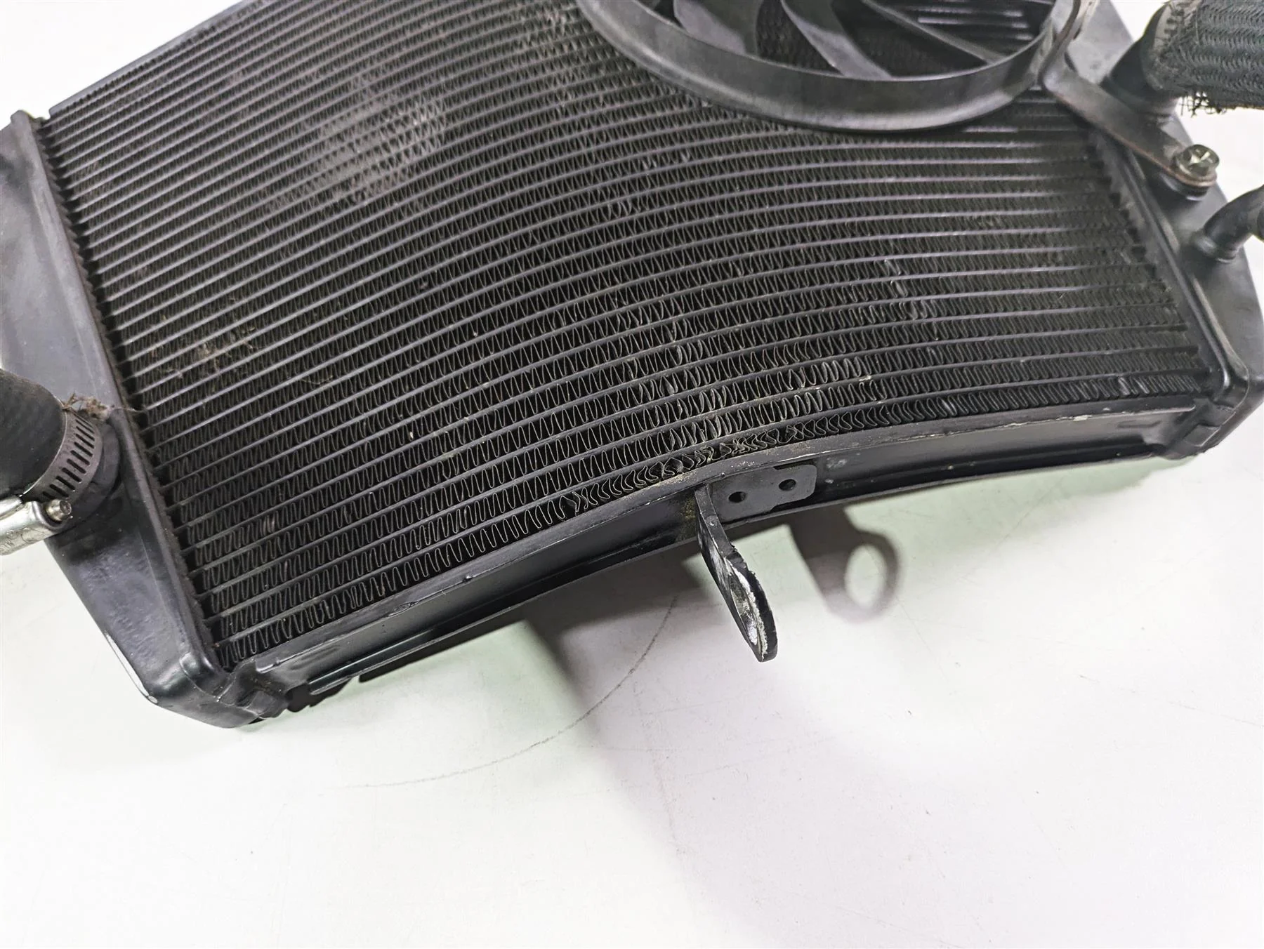 2007 Suzuki GSXR600 Coolant Radiator - No Leaks & Straight 17710-01H00 - Image 10