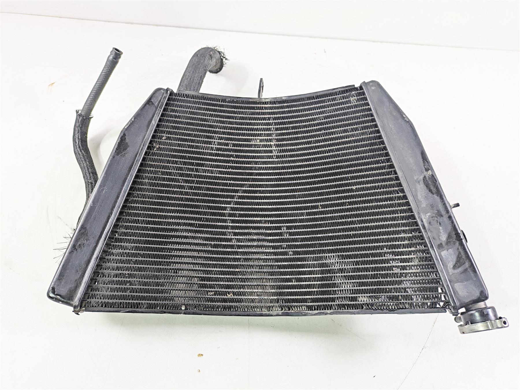 2007 Suzuki GSXR600 Coolant Radiator - No Leaks & Straight 17710-01H00 - Image 11