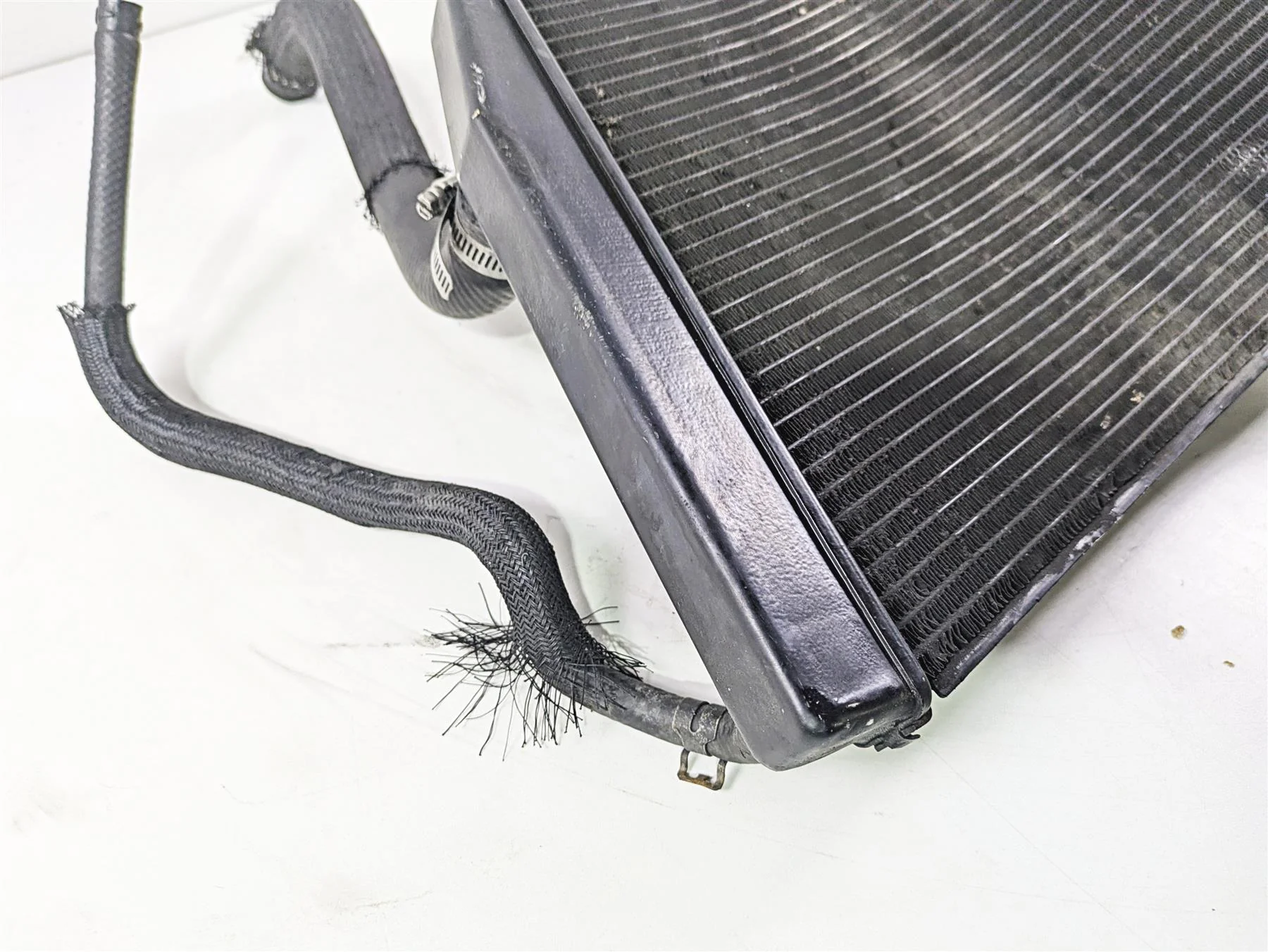 2007 Suzuki GSXR600 Coolant Radiator - No Leaks & Straight 17710-01H00 - Image 12