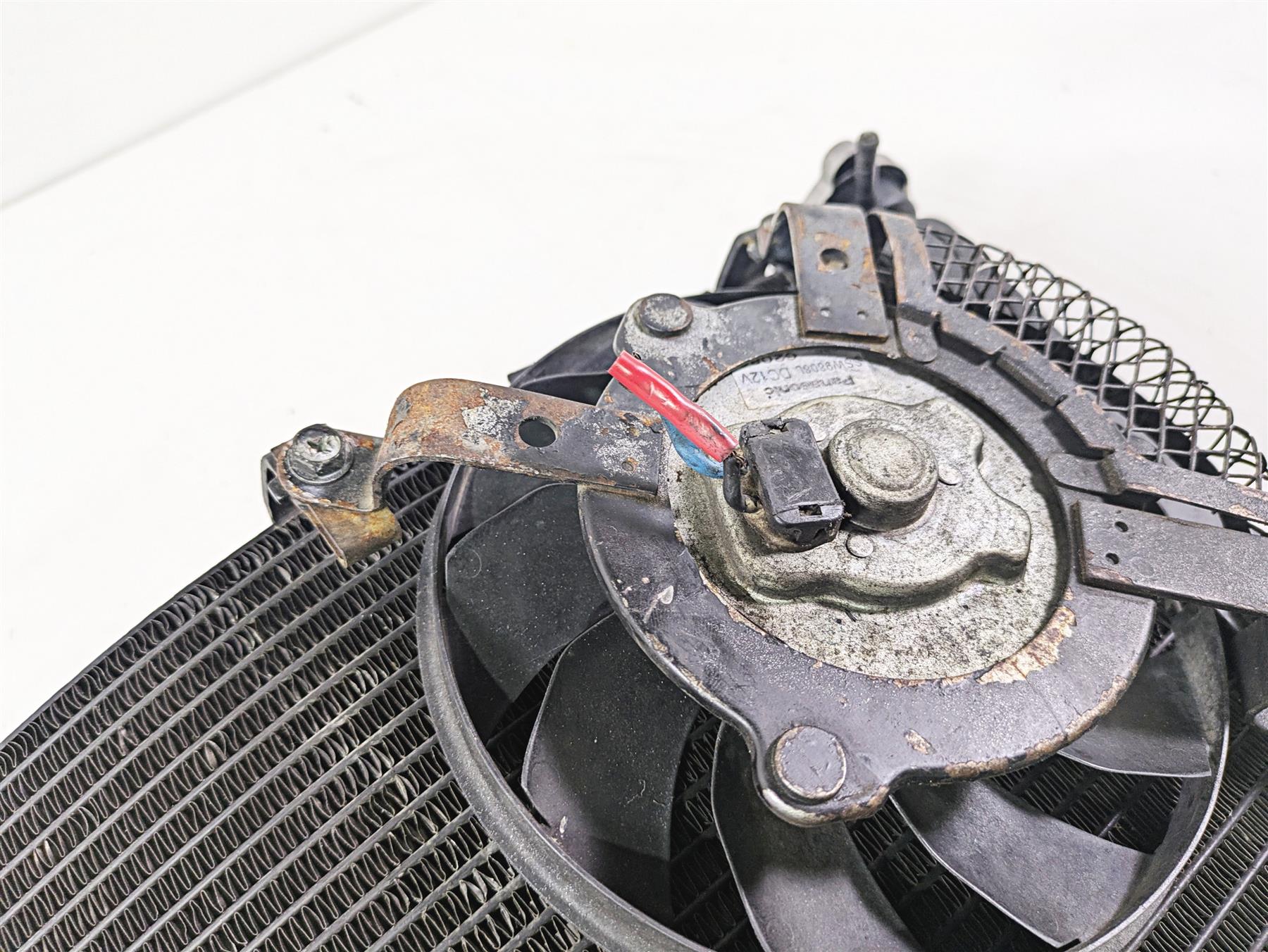 2007 Suzuki GSXR600 Coolant Radiator - No Leaks & Straight 17710-01H00 - Image 6