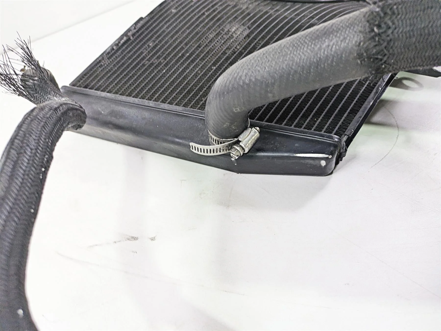 2007 Suzuki GSXR600 Coolant Radiator - No Leaks & Straight 17710-01H00 - Image 9
