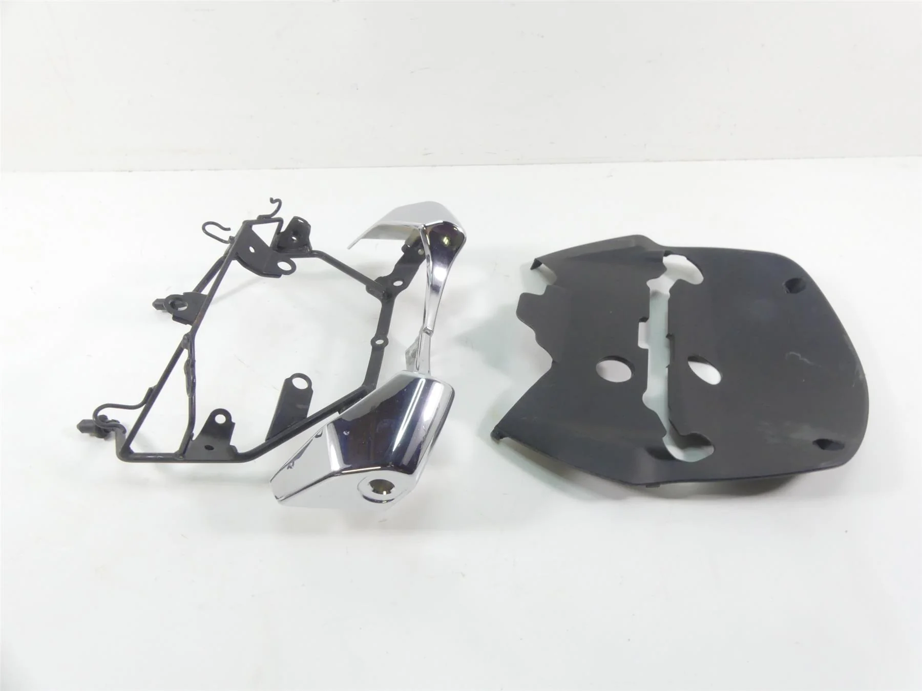 2007 Suzuki M109R VZR1800 Boulevard Front Blinker Mount Carrier Stay 35601-38AF0 - Image 2