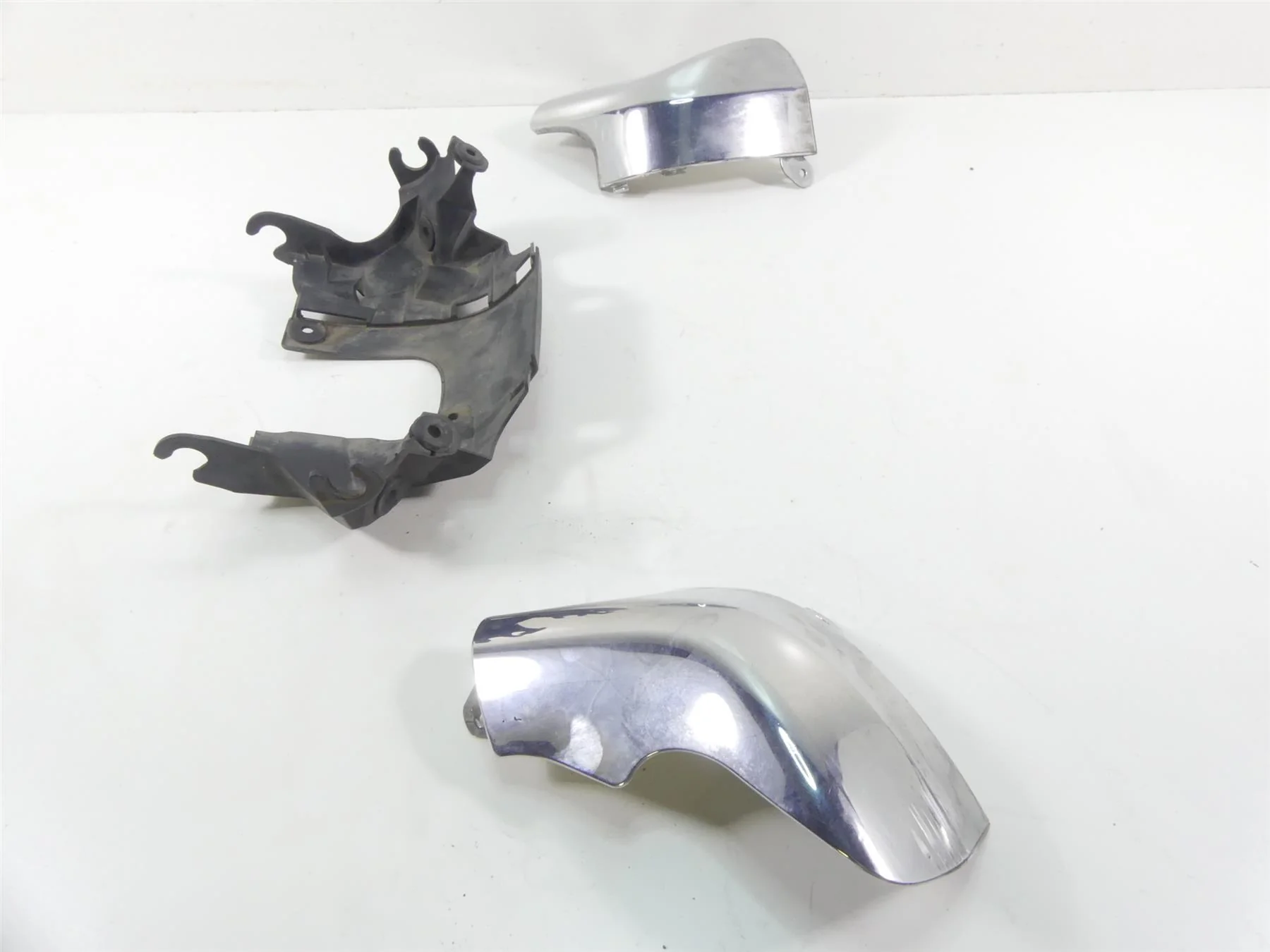 2007 Suzuki M109R VZR1800 Boulevard Front Lower Bug Spoiler Covers 47531-48G01 - Image 4