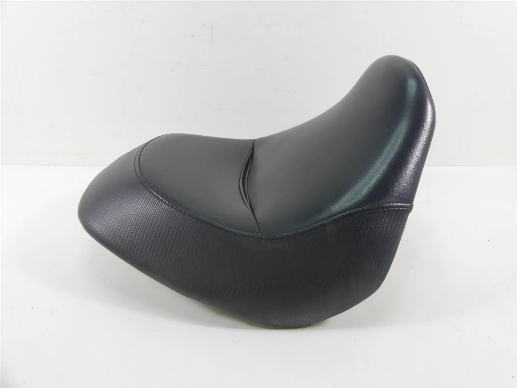 2007 Suzuki M109R VZR1800 Boulevard Front Seat Saddle -Read 45100-48G11-EGZ - Image 2