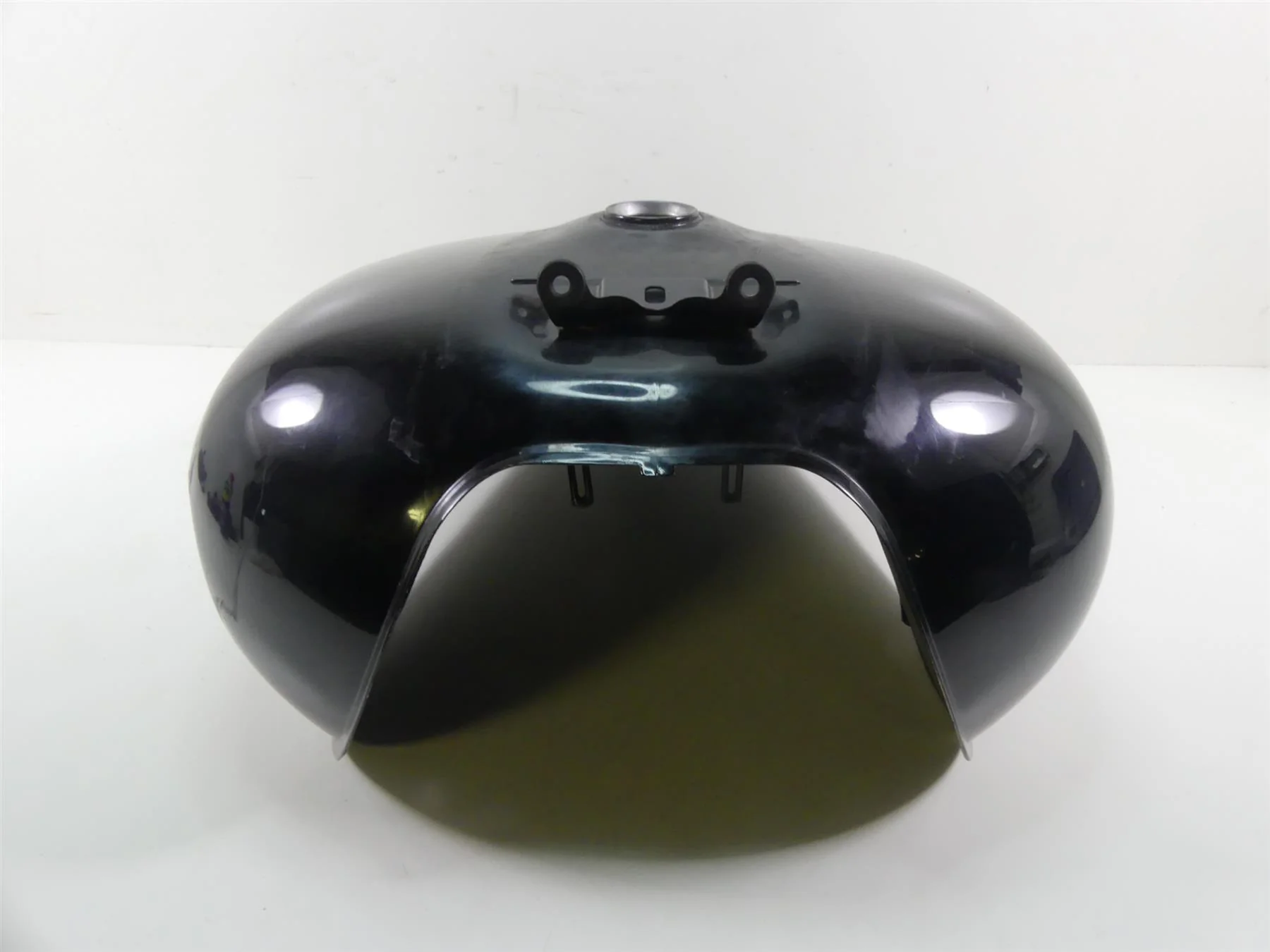 2007 Suzuki M109R VZR1800 Boulevard Fuel Gas Petrol Tank -Dent 44100-48G00 - Image 9