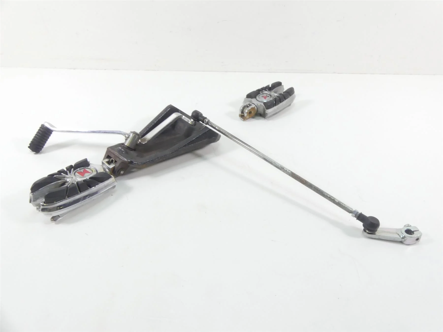 2007 Suzuki M109R VZR1800 Boulevard Left Rider Footpeg & Shifter 43521-48G01 - Image 2