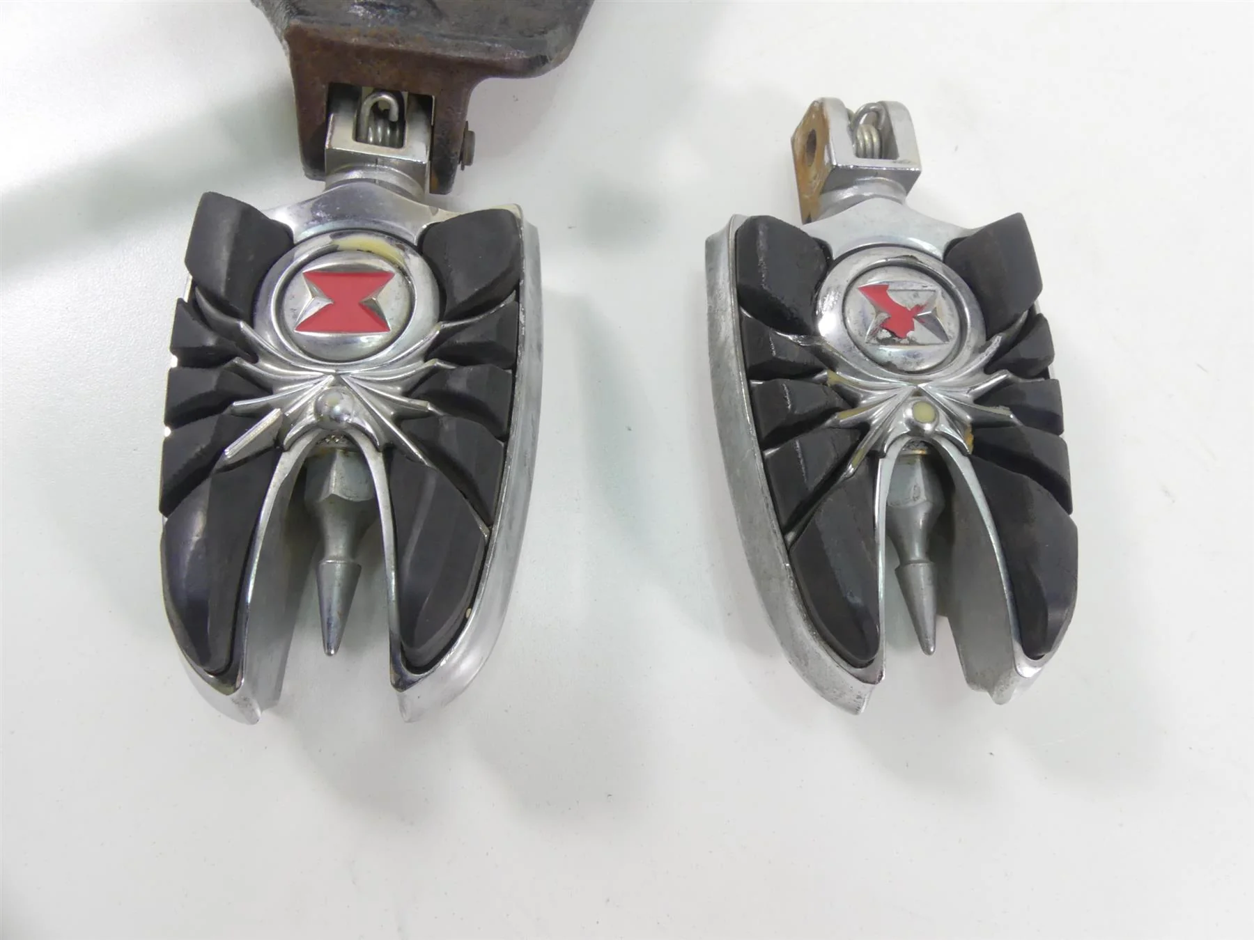 2007 Suzuki M109R VZR1800 Boulevard Left Rider Footpeg & Shifter 43521-48G01 - Image 3