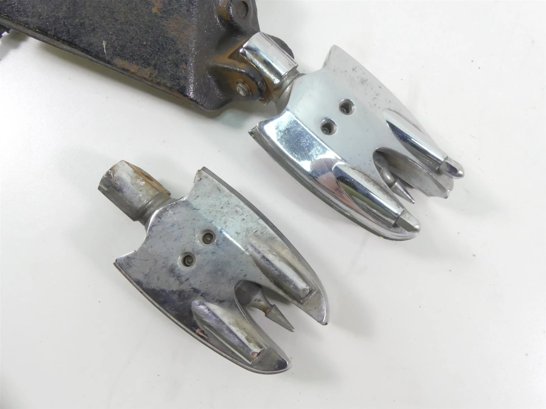 2007 Suzuki M109R VZR1800 Boulevard Left Rider Footpeg & Shifter 43521-48G01 - Image 4