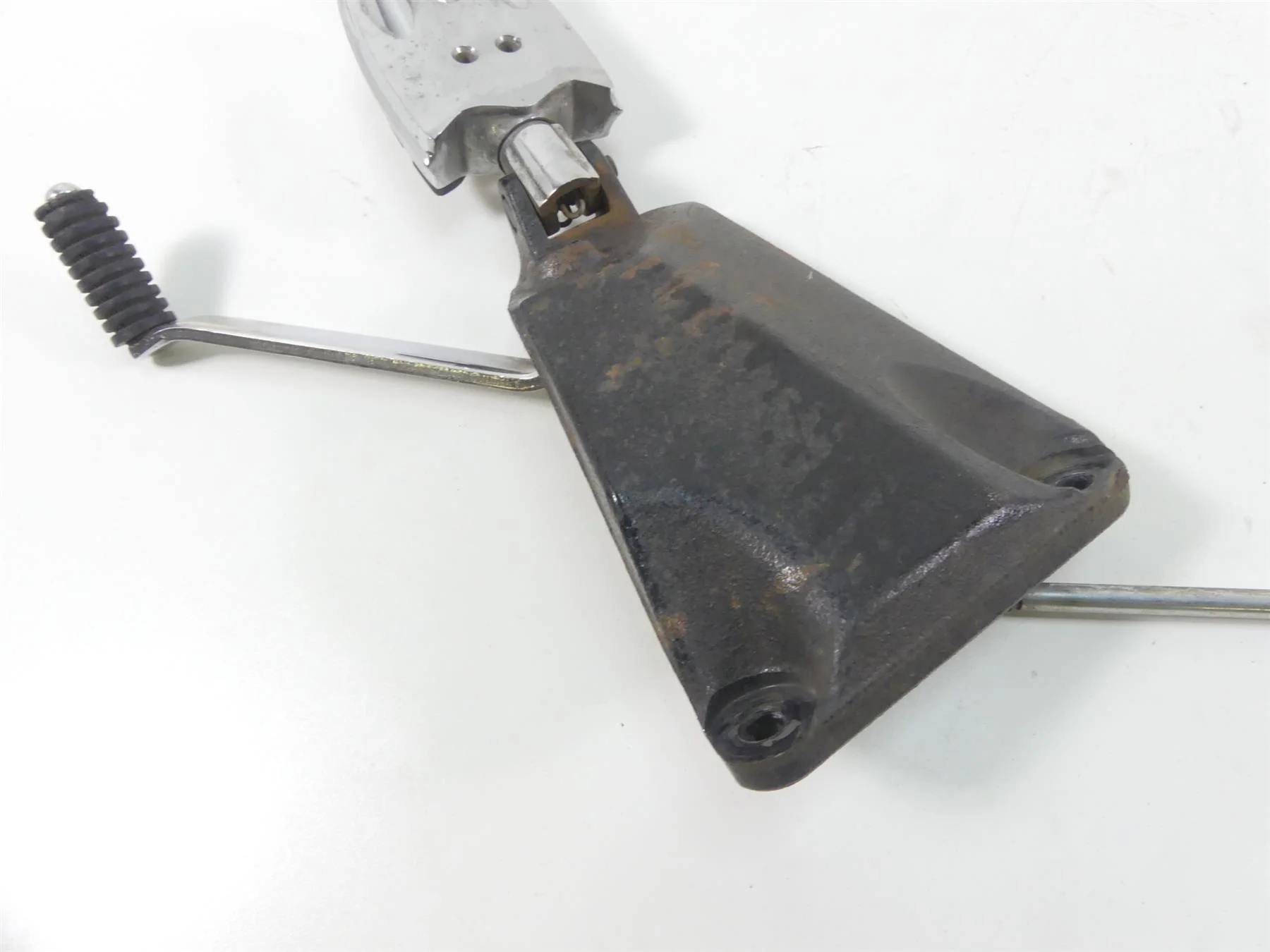 2007 Suzuki M109R VZR1800 Boulevard Left Rider Footpeg & Shifter 43521-48G01 - Image 9