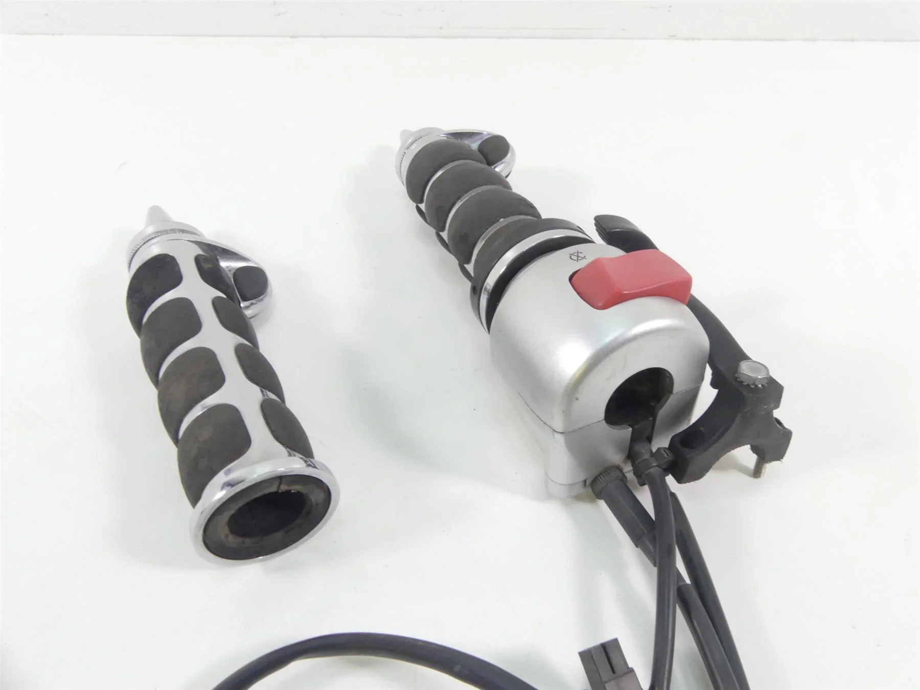 2007 Suzuki M109R VZR1800 Boulevard Right Control Switch Throttle 37200-48GA1 - Image 3