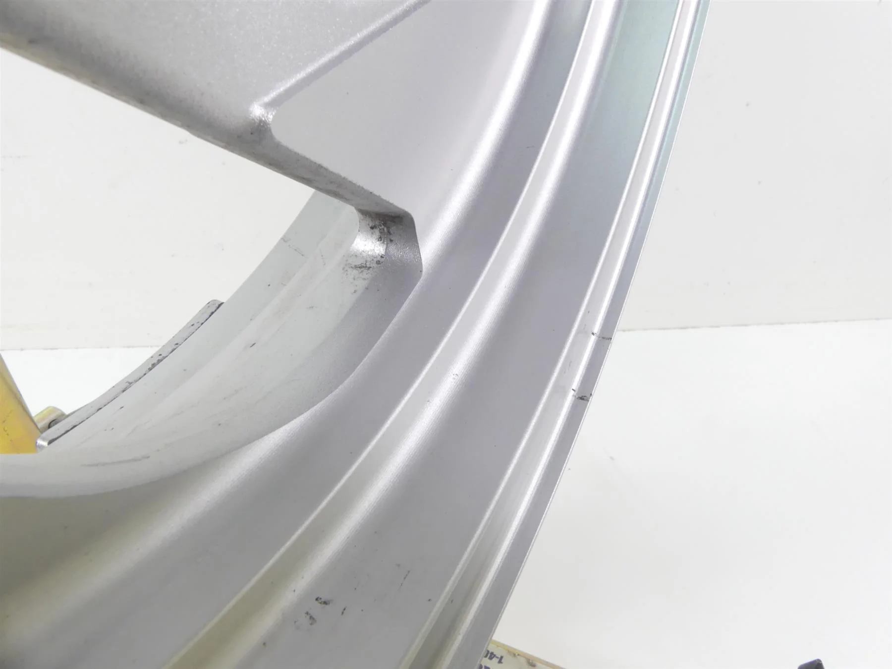 2007 Suzuki M109R VZR1800 Boulevard Straight Front Wheel Rim 18x3.5 54111-48G20- - Image 6