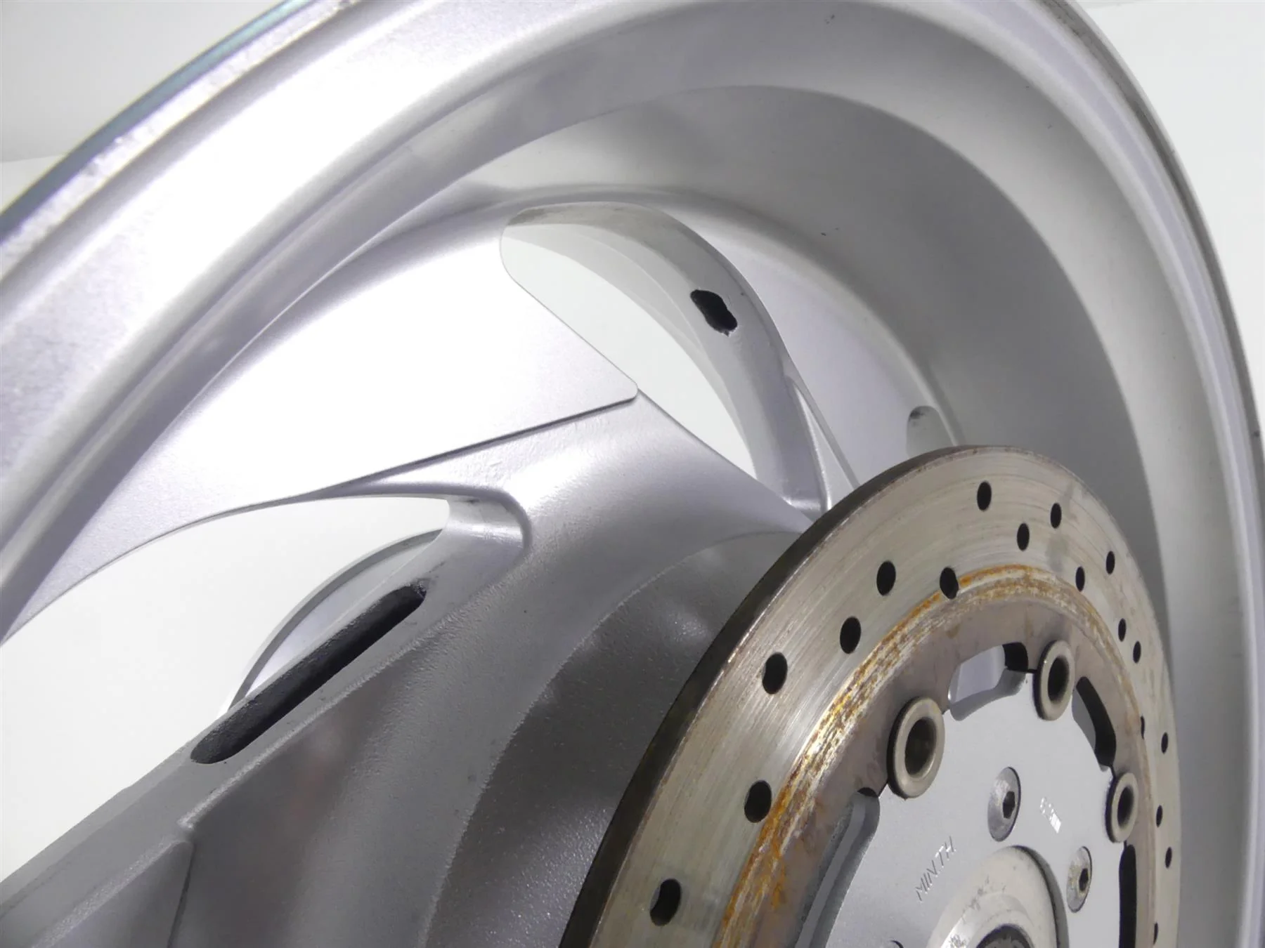 2007 Suzuki M109R VZR1800 Boulevard Straight Rear Wheel Rim 18x8.5 64100-48810- - Image 5