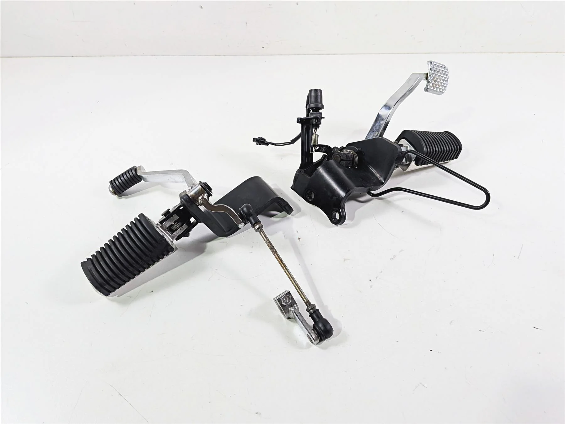 2007 Yamaha XVS1100 V-Star Custom Front Footpegs & Foot Lever Set 5EL-27410-00 - Image 12
