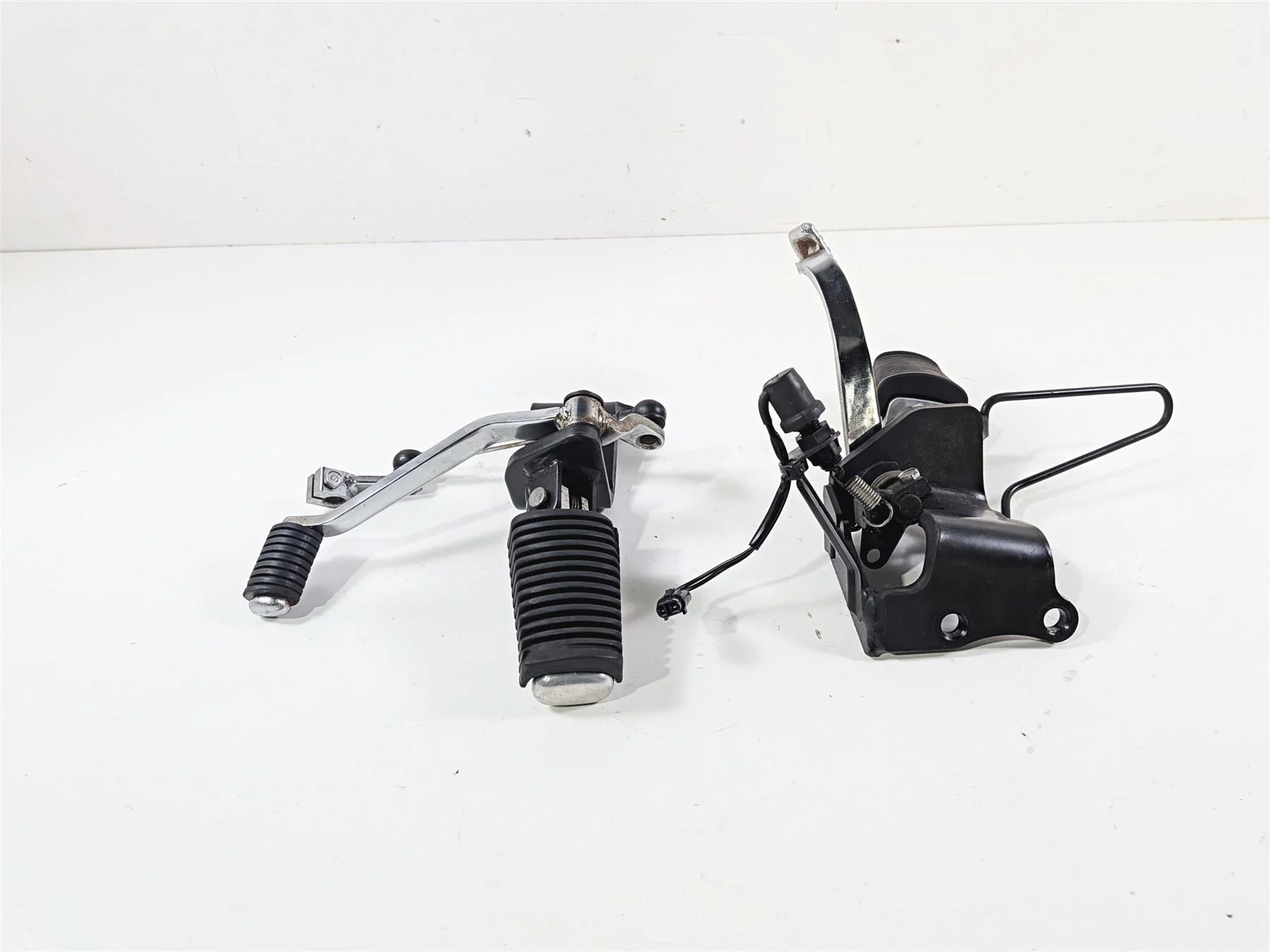 2007 Yamaha XVS1100 V-Star Custom Front Footpegs & Foot Lever Set 5EL-27410-00 - Image 5