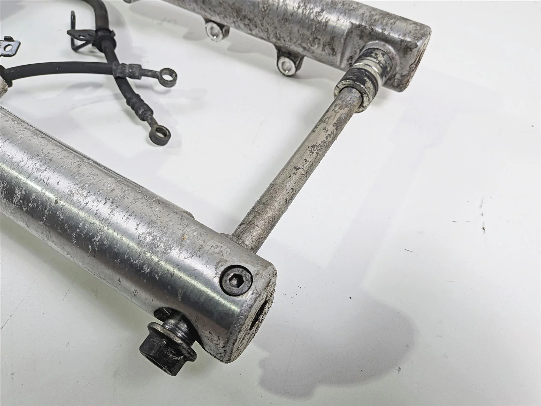 2007 Yamaha XVS1100 V-Star Custom Straight Front Fork Tree Set Read 5KS-23102-10 - Image 9
