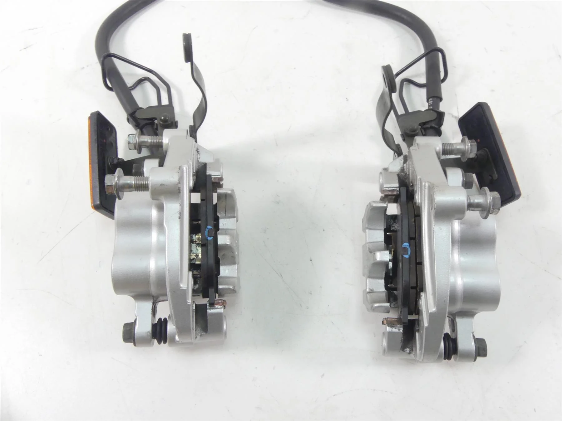 2007 Yamaha XVS1300 V-Star Front Brake Caliper & Line Set 3D8-2580U-00-00 - Image 6