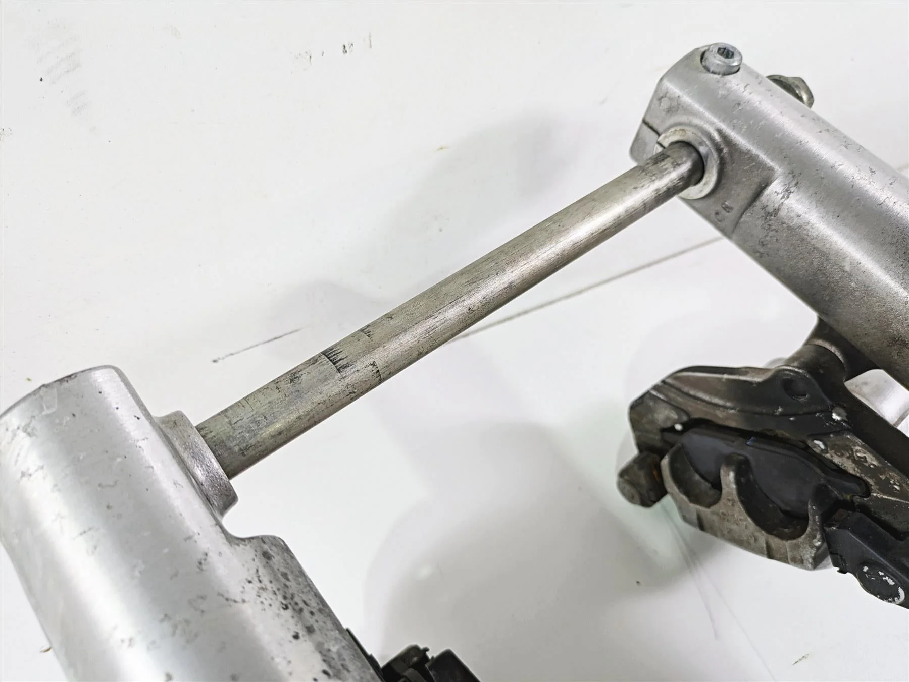 2007 Yamaha XVS1300 V-Star Front Fork Leg Caliper Set 3D8-23102-00-00 - Image 11