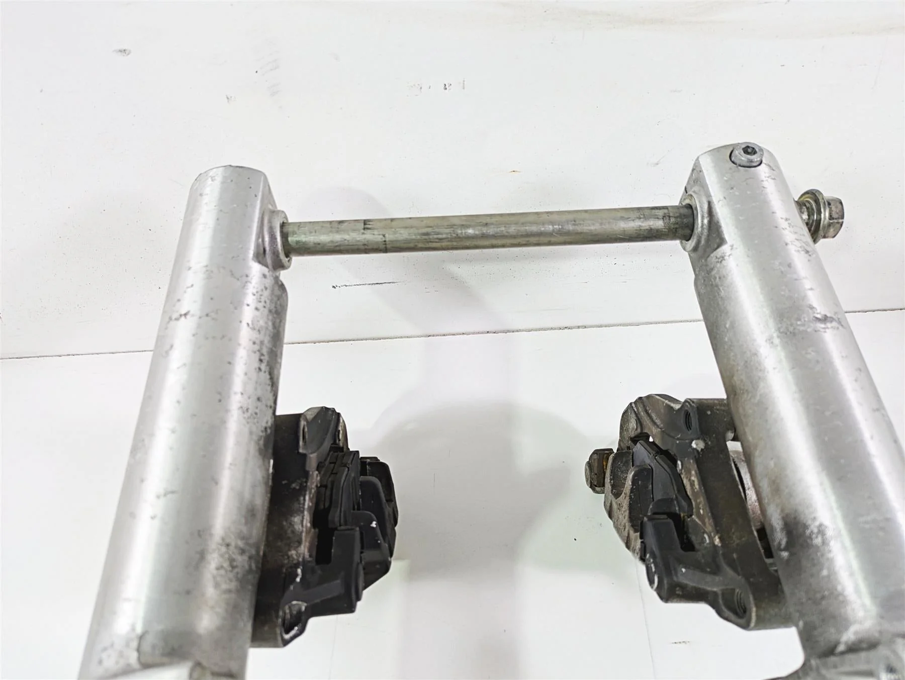 2007 Yamaha XVS1300 V-Star Front Fork Leg Caliper Set 3D8-23102-00-00 - Image 6