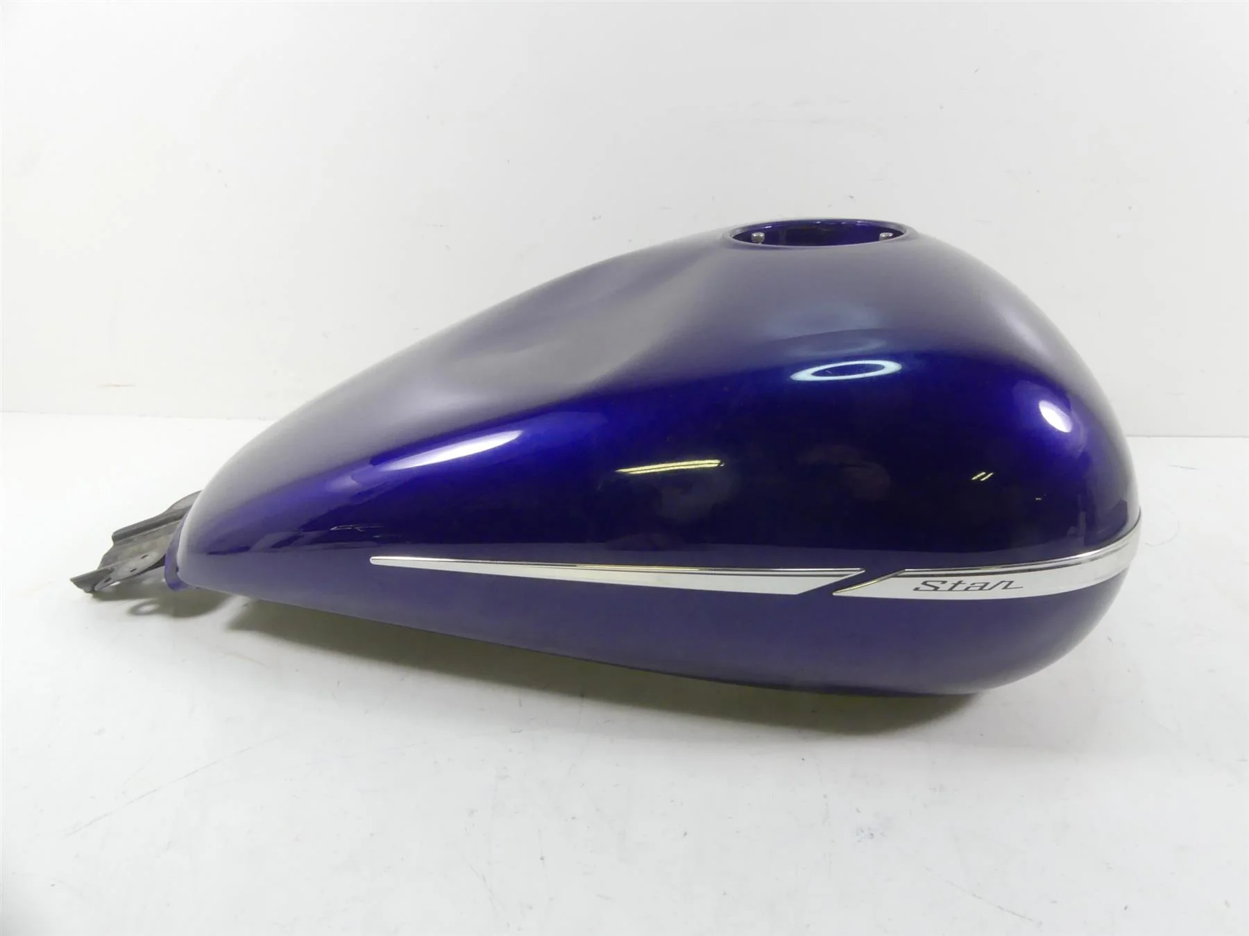 2007 Yamaha XVS1300 V-Star Fuel Gas Petrol Tank -Dent 3D8-YK241-00-