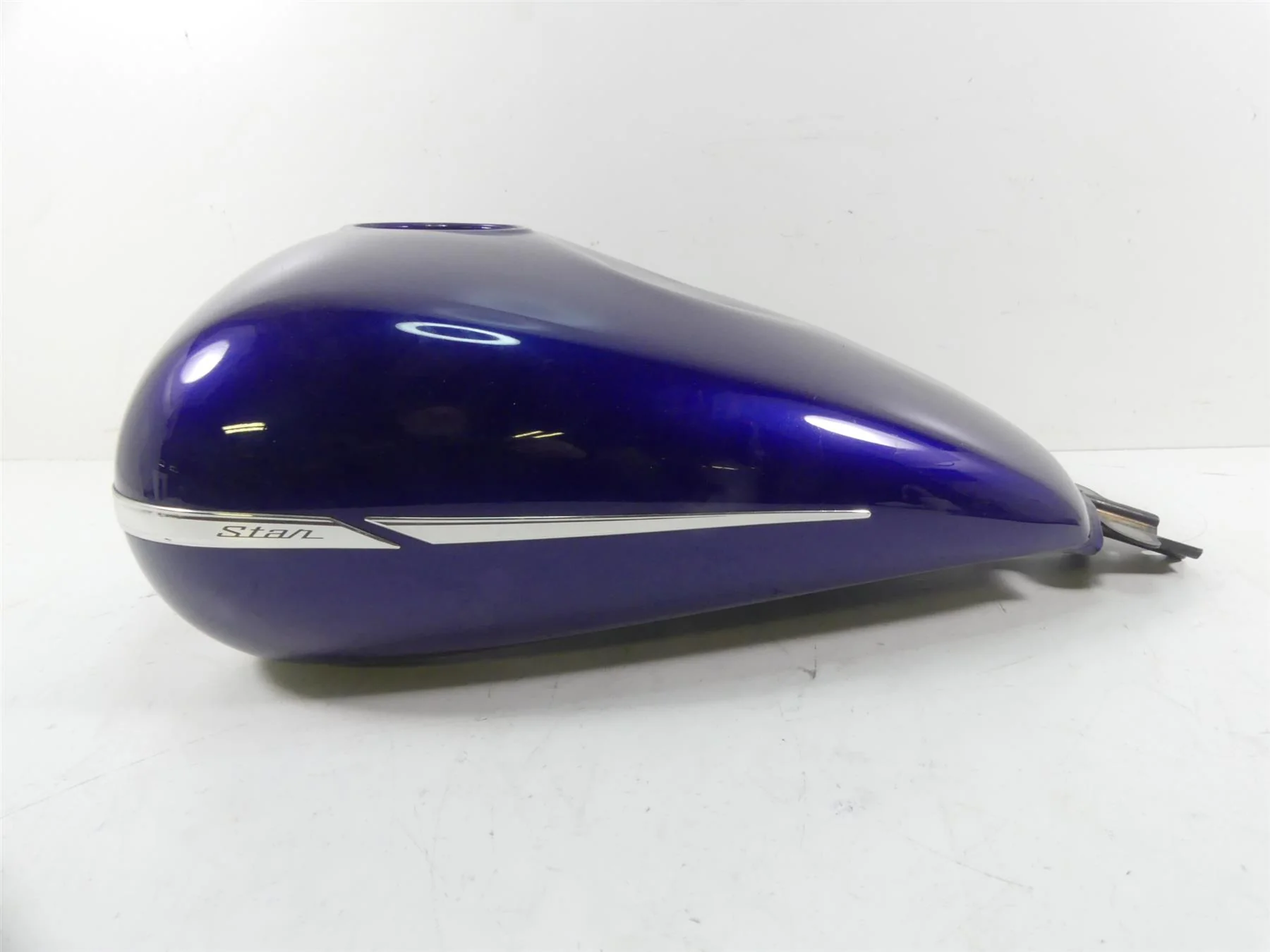 2007 Yamaha XVS1300 V-Star Fuel Gas Petrol Tank -Dent 3D8-YK241-00- - Image 2