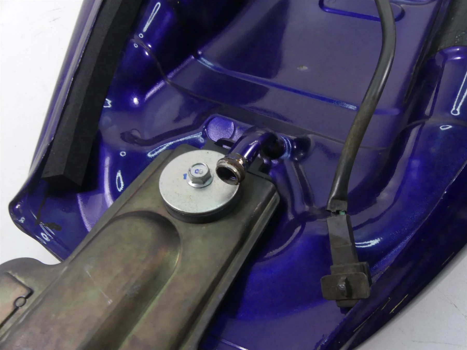 2007 Yamaha XVS1300 V-Star Fuel Gas Petrol Tank -Dent 3D8-YK241-00- - Image 9