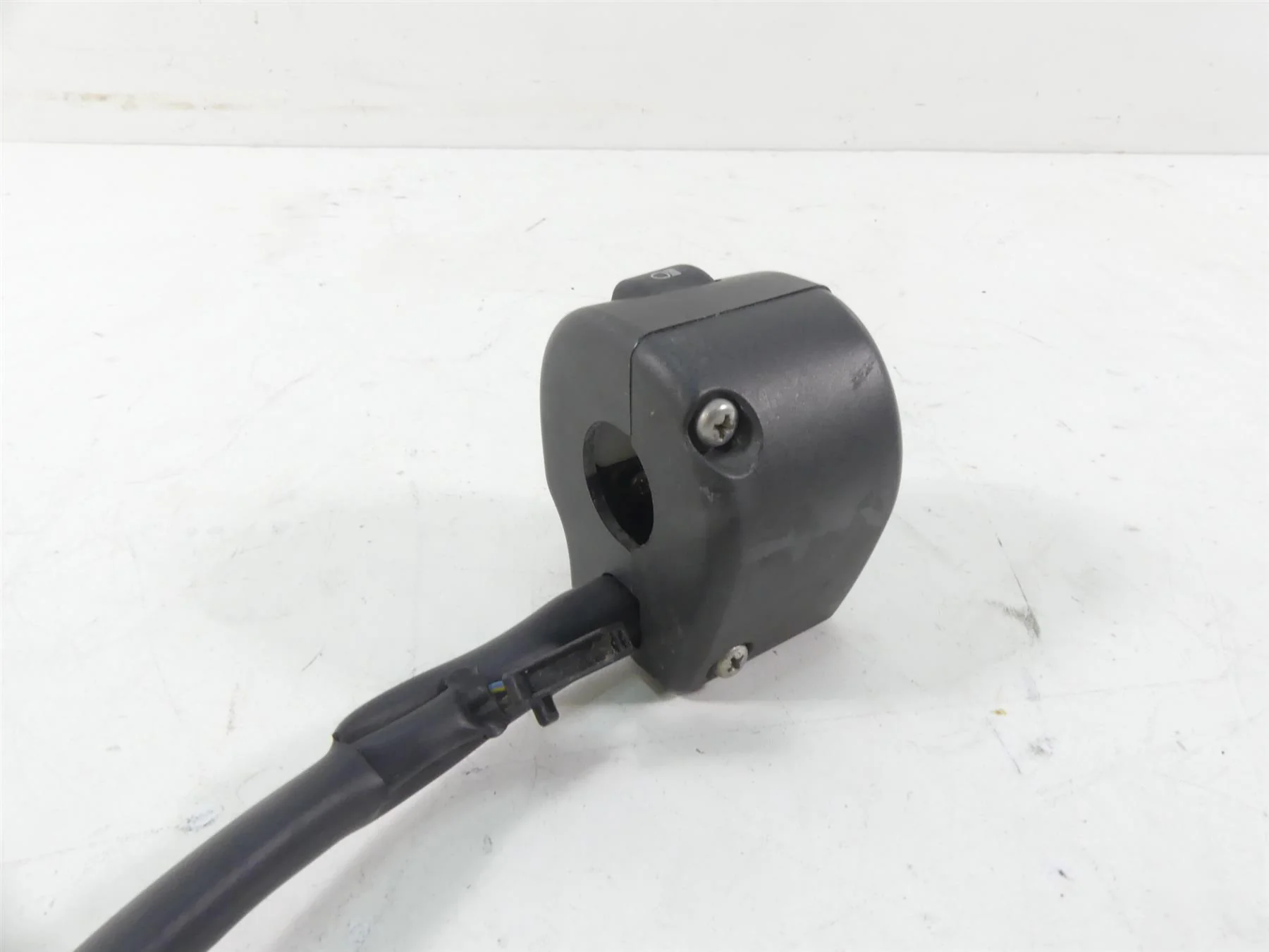 2007 Yamaha XVS1300 V-Star Left Hand Light Horn Control Switch 3D8-83973-00-00 - Image 4