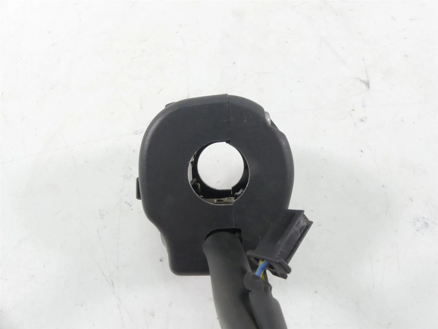 2007 Yamaha XVS1300 V-Star Left Hand Light Horn Control Switch 3D8-83973-00-00 - Image 5