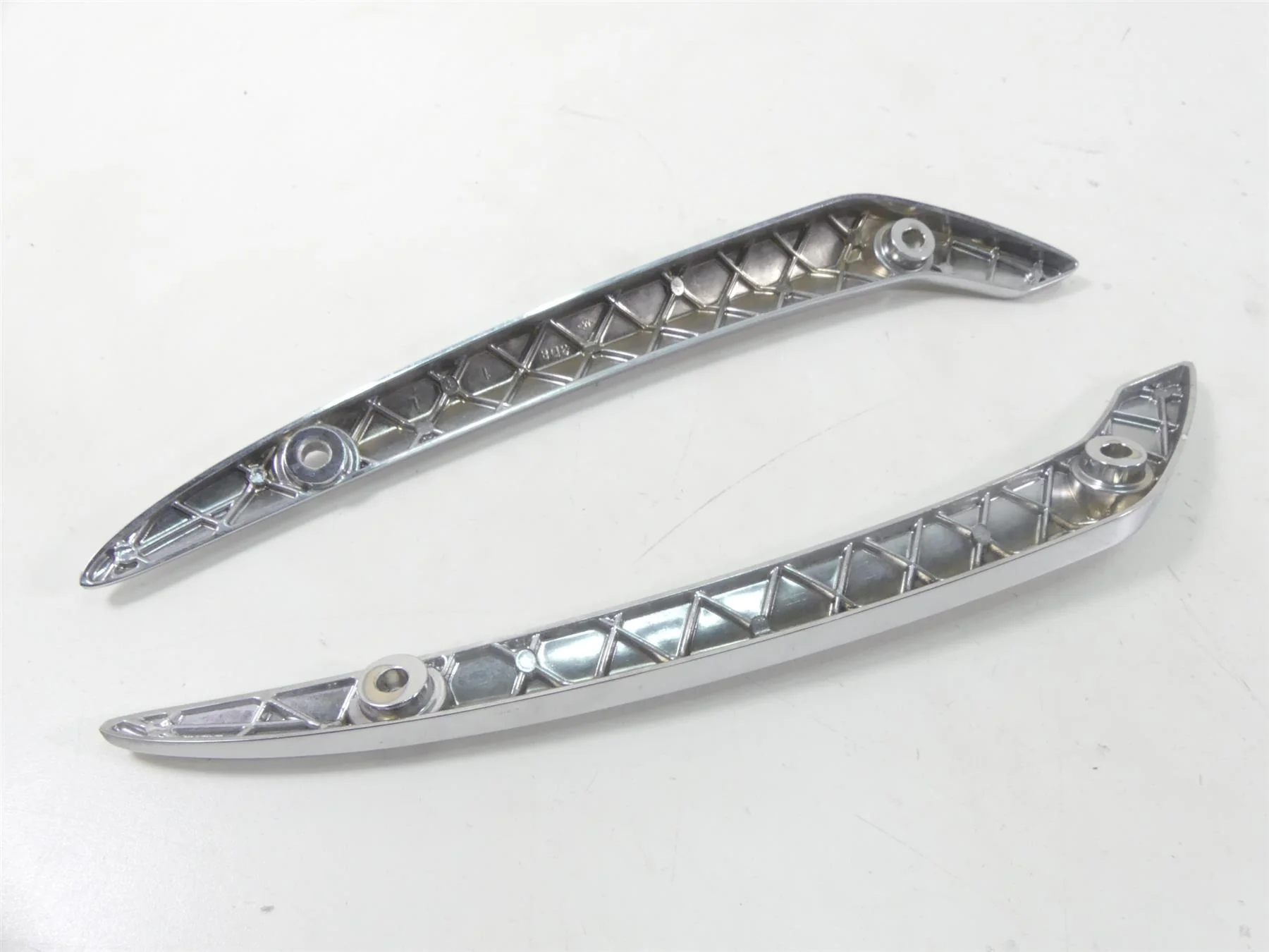 2007 Yamaha XVS1300 V-Star Rear Chrome Fender Struts Braces 3D8-2164G-00-00 - Image 3