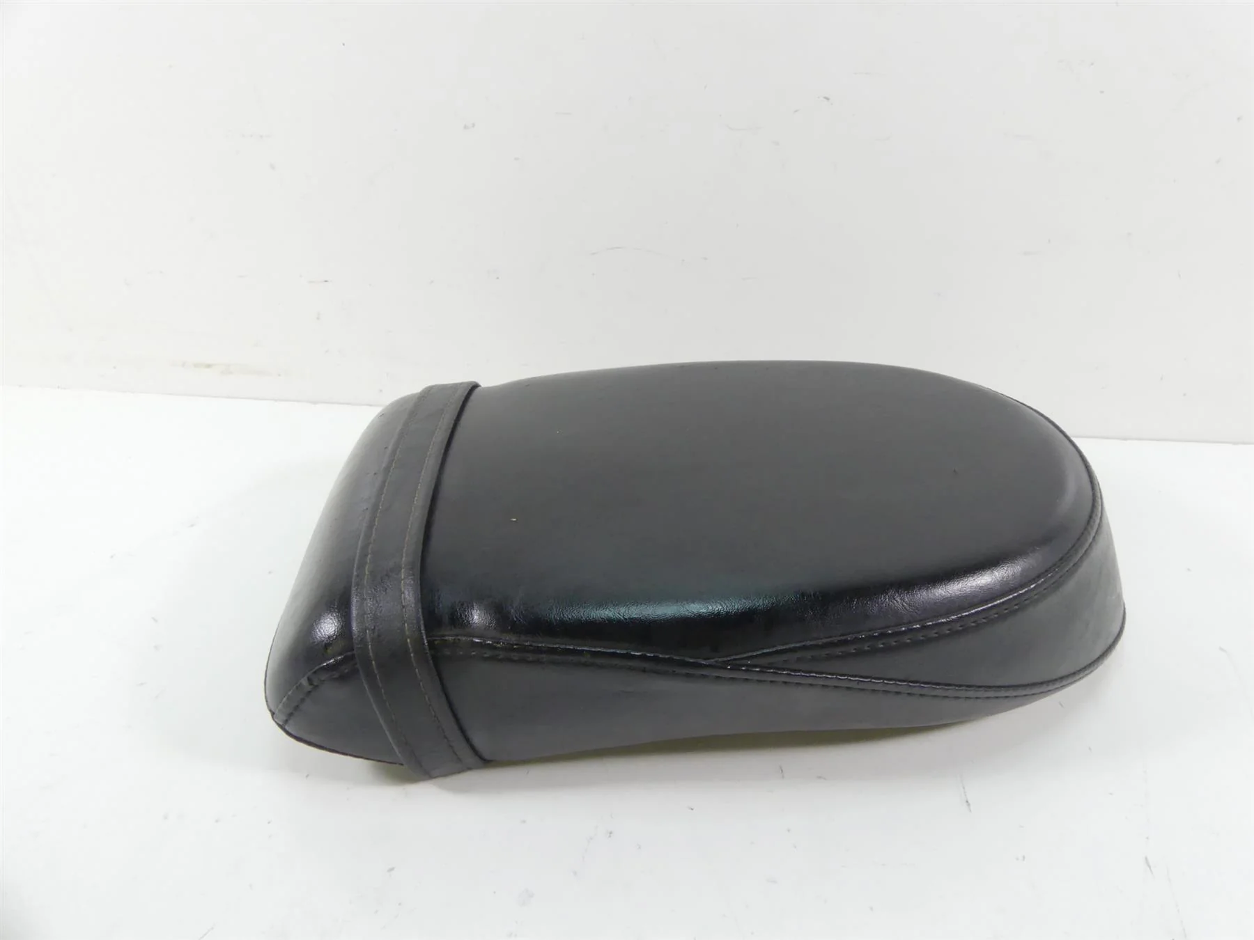 2007 Yamaha XVS1300 V-Star Rear Passenger Saddle Seat 3D8-24750-01-00 - Image 2