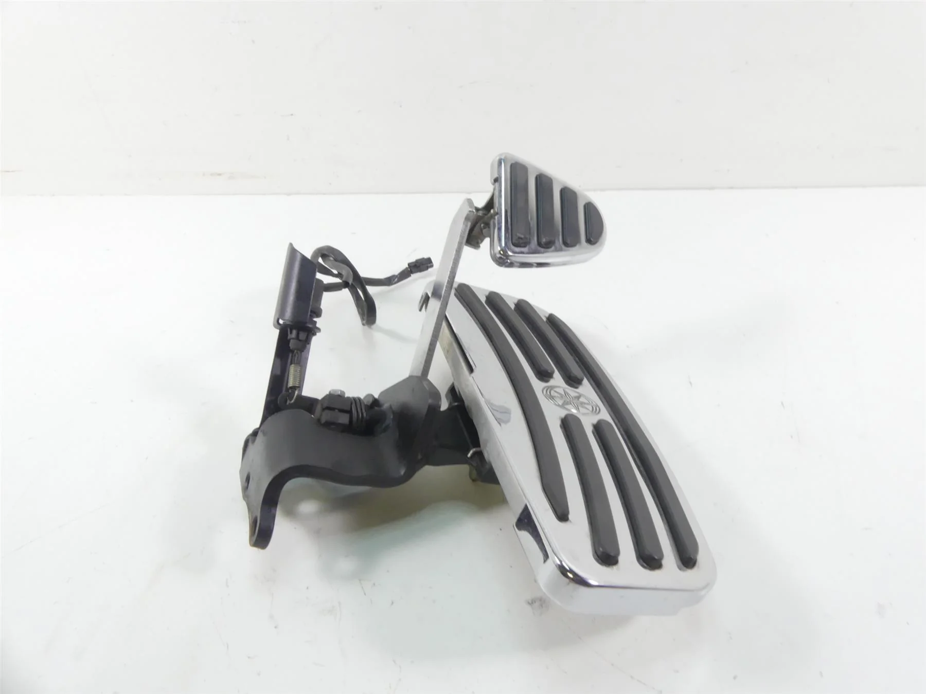 2007 Yamaha XVS1300 V-Star Right Floorboard Brake Pedal Set 3D8-27420-00-00 - Image 4