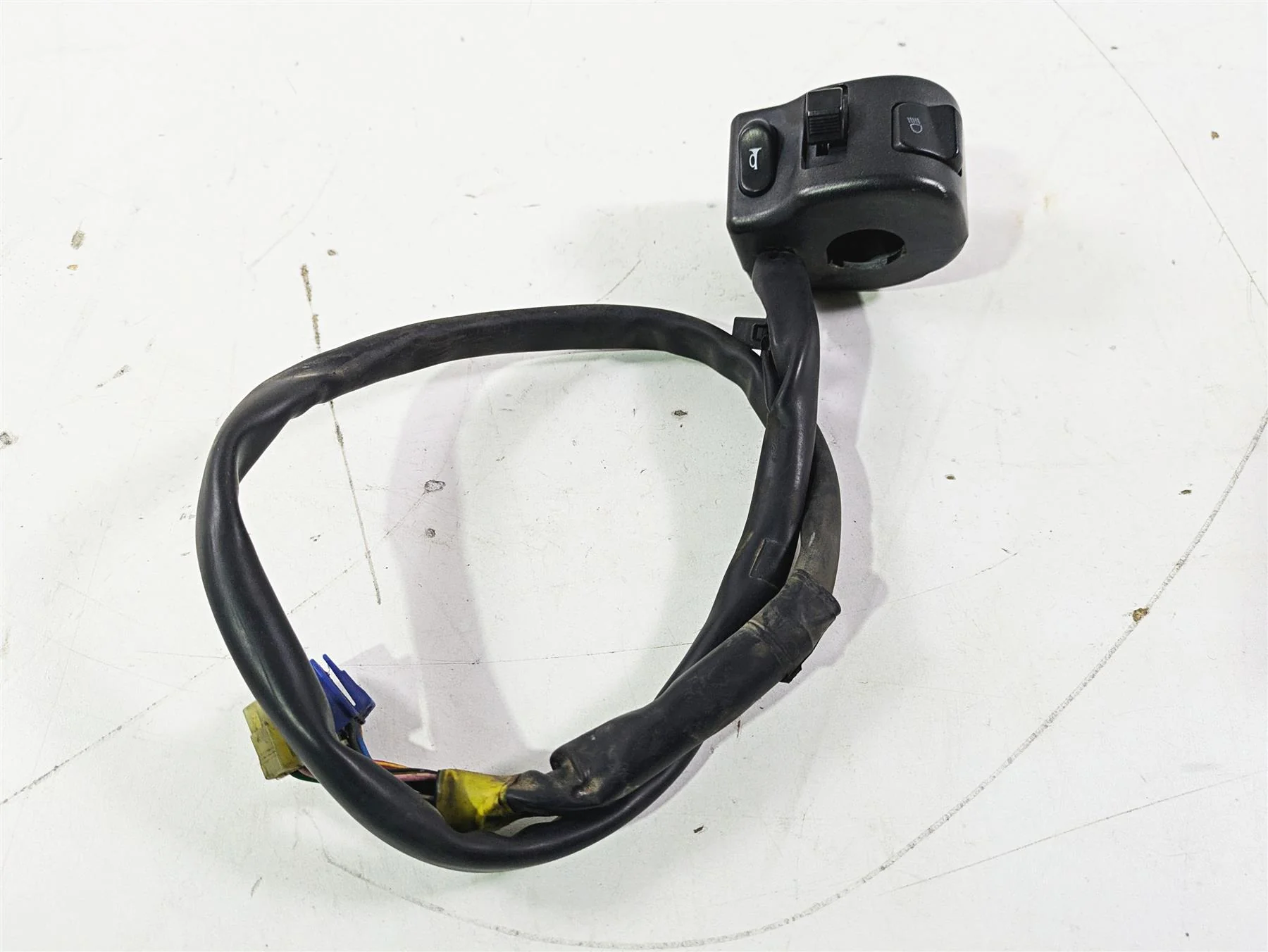 2007 Yamaha XVS1300 V-Star Tour Left Hand Control Switch 3D8-83973-00-00 - Image 2