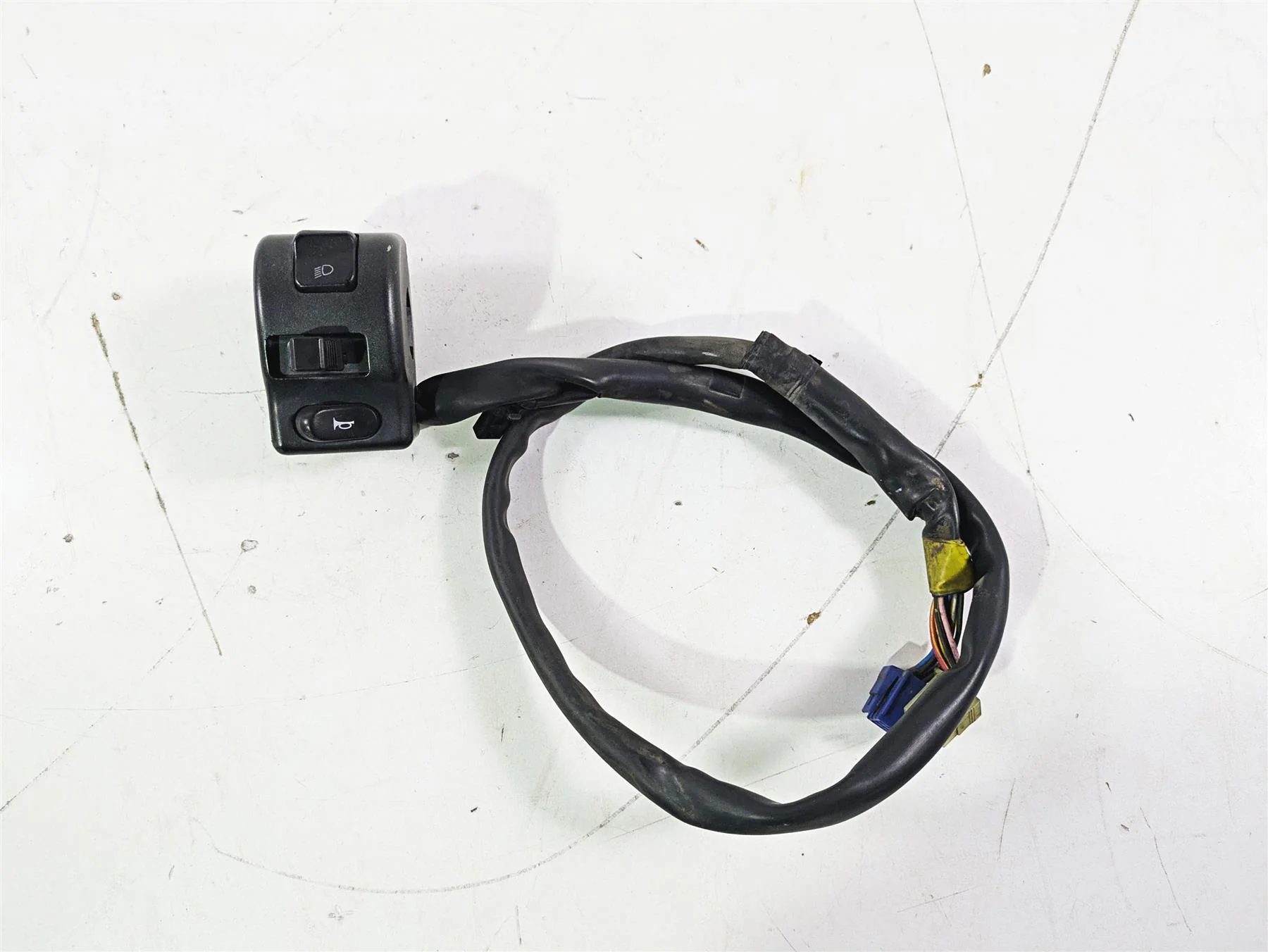 2007 Yamaha XVS1300 V-Star Tour Left Hand Control Switch 3D8-83973-00-00 - Image 5