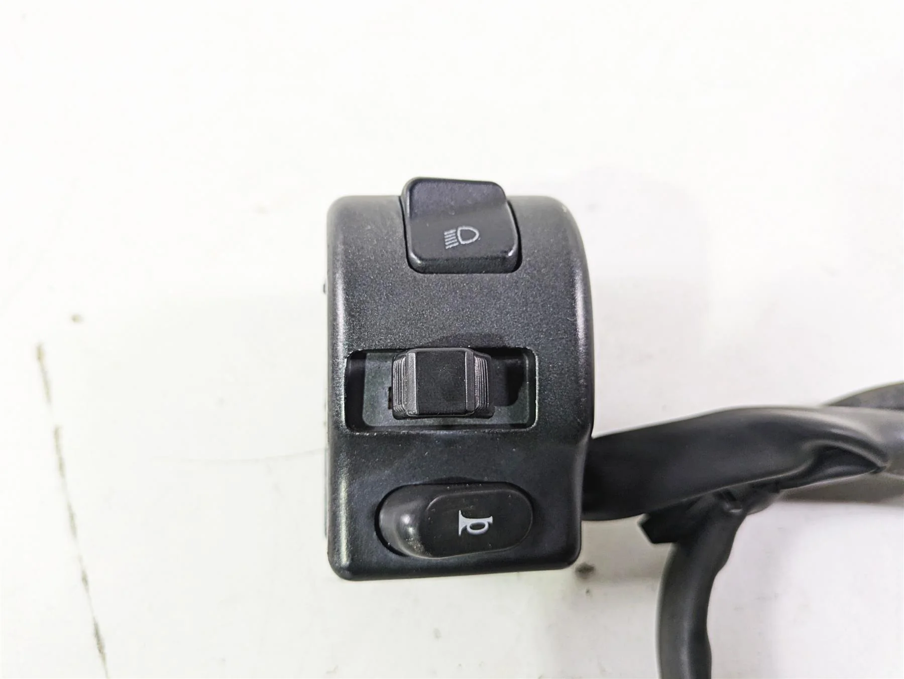 2007 Yamaha XVS1300 V-Star Tour Left Hand Control Switch 3D8-83973-00-00 - Image 7
