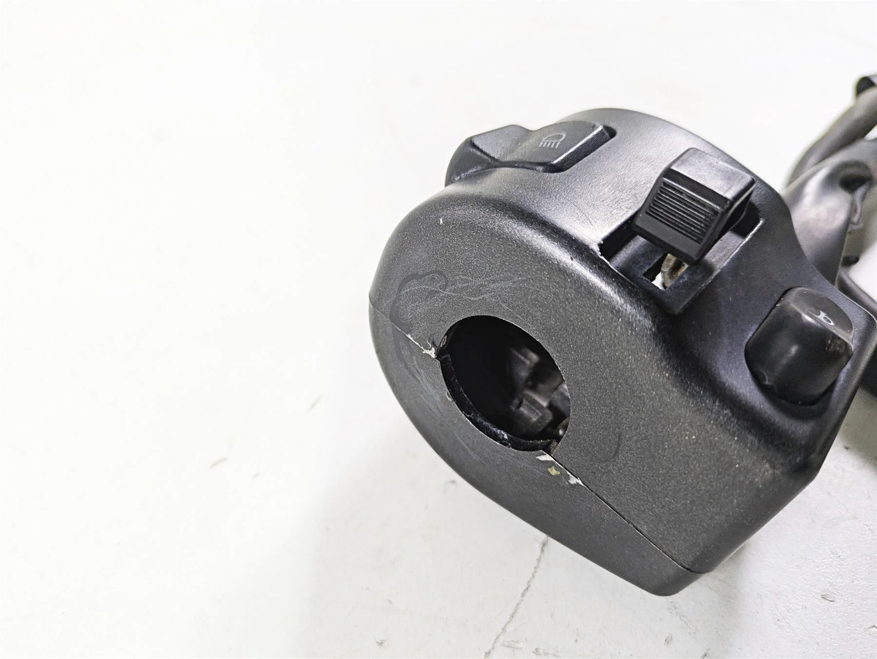 2007 Yamaha XVS1300 V-Star Tour Left Hand Control Switch 3D8-83973-00-00 - Image 8