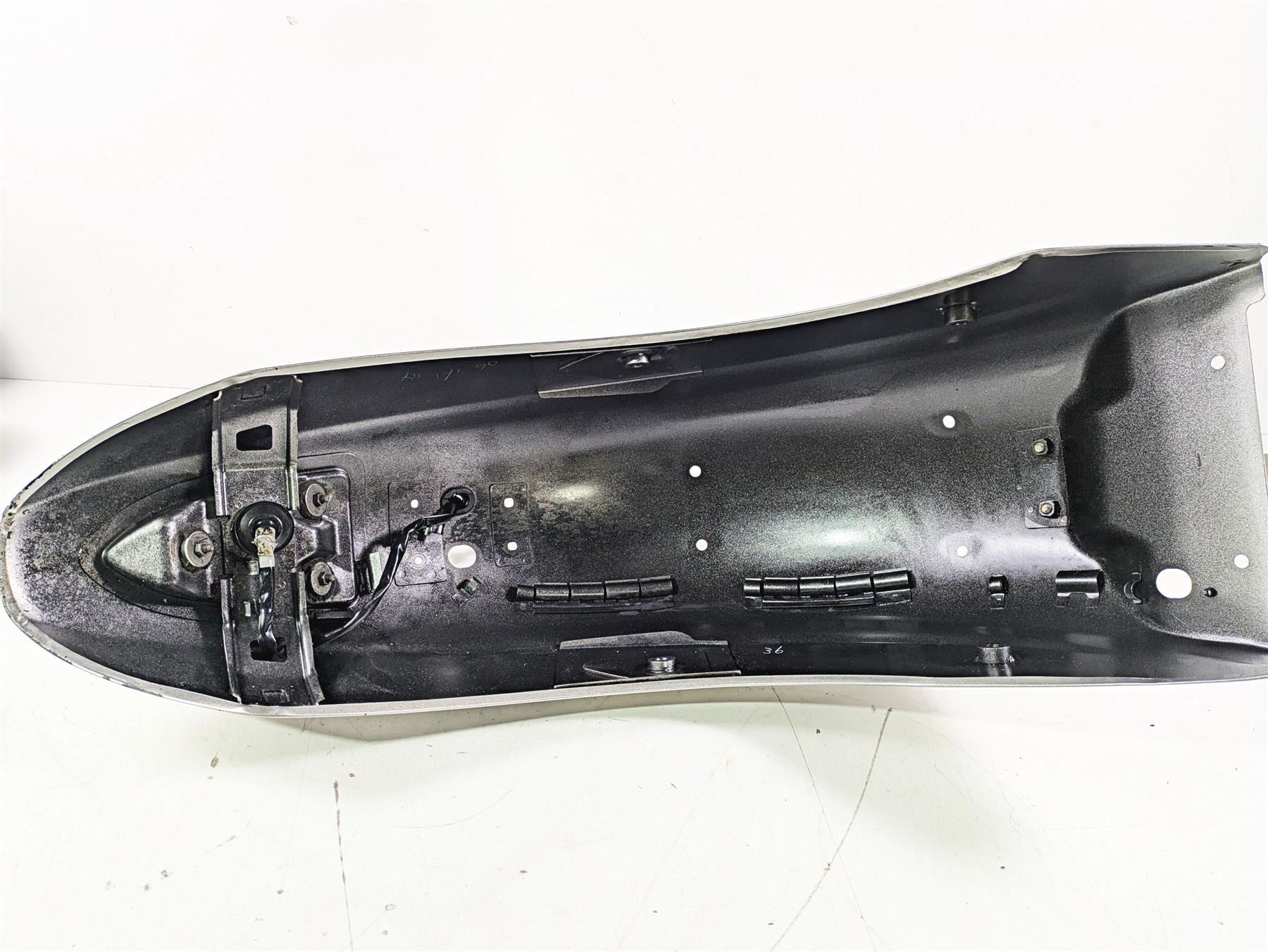 2007 Yamaha XVS1300 V-Star Tour Rear Fender + Taillight Set 3D8-21610-00 - Image 12
