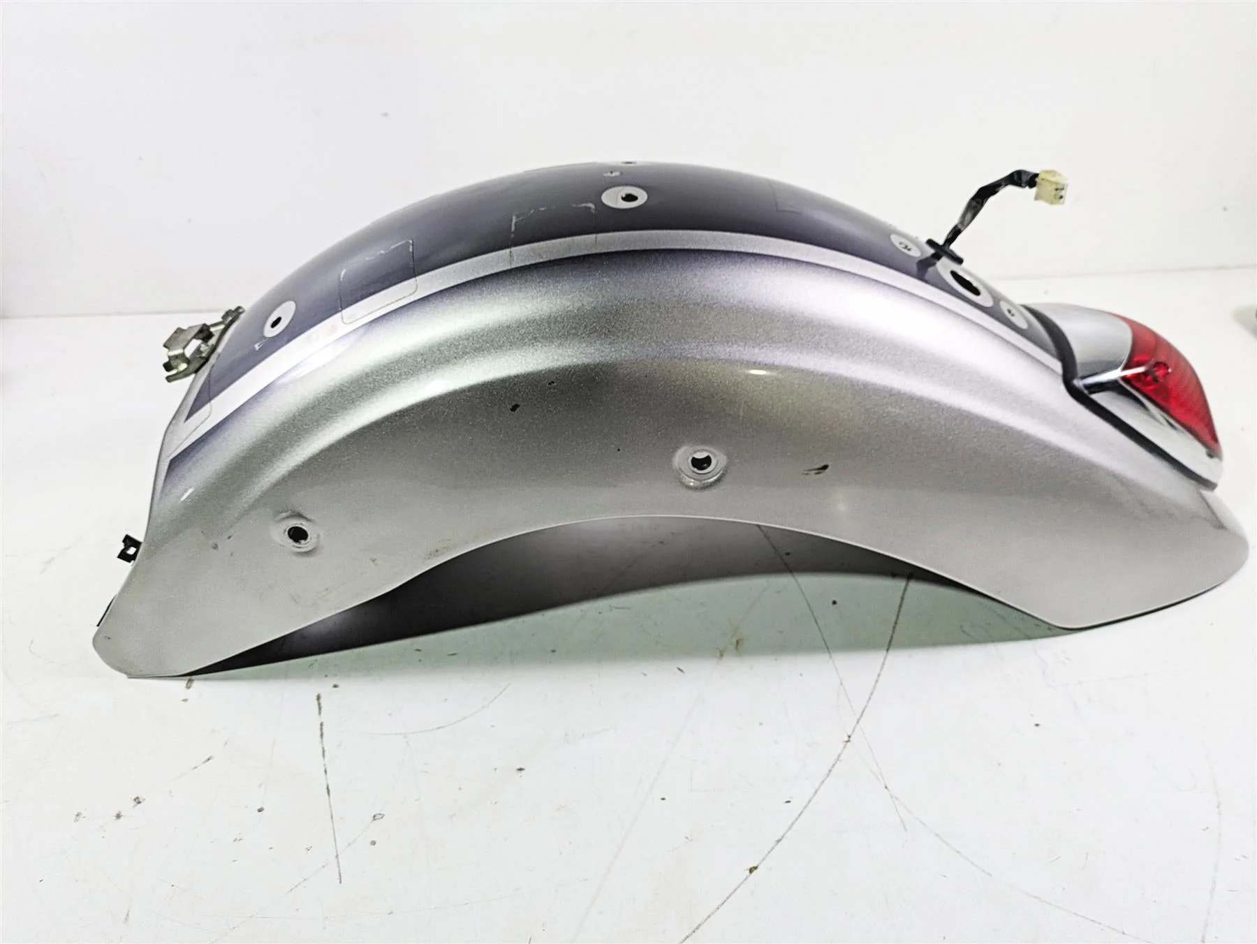 2007 Yamaha XVS1300 V-Star Tour Rear Fender + Taillight Set 3D8-21610-00 - Image 2